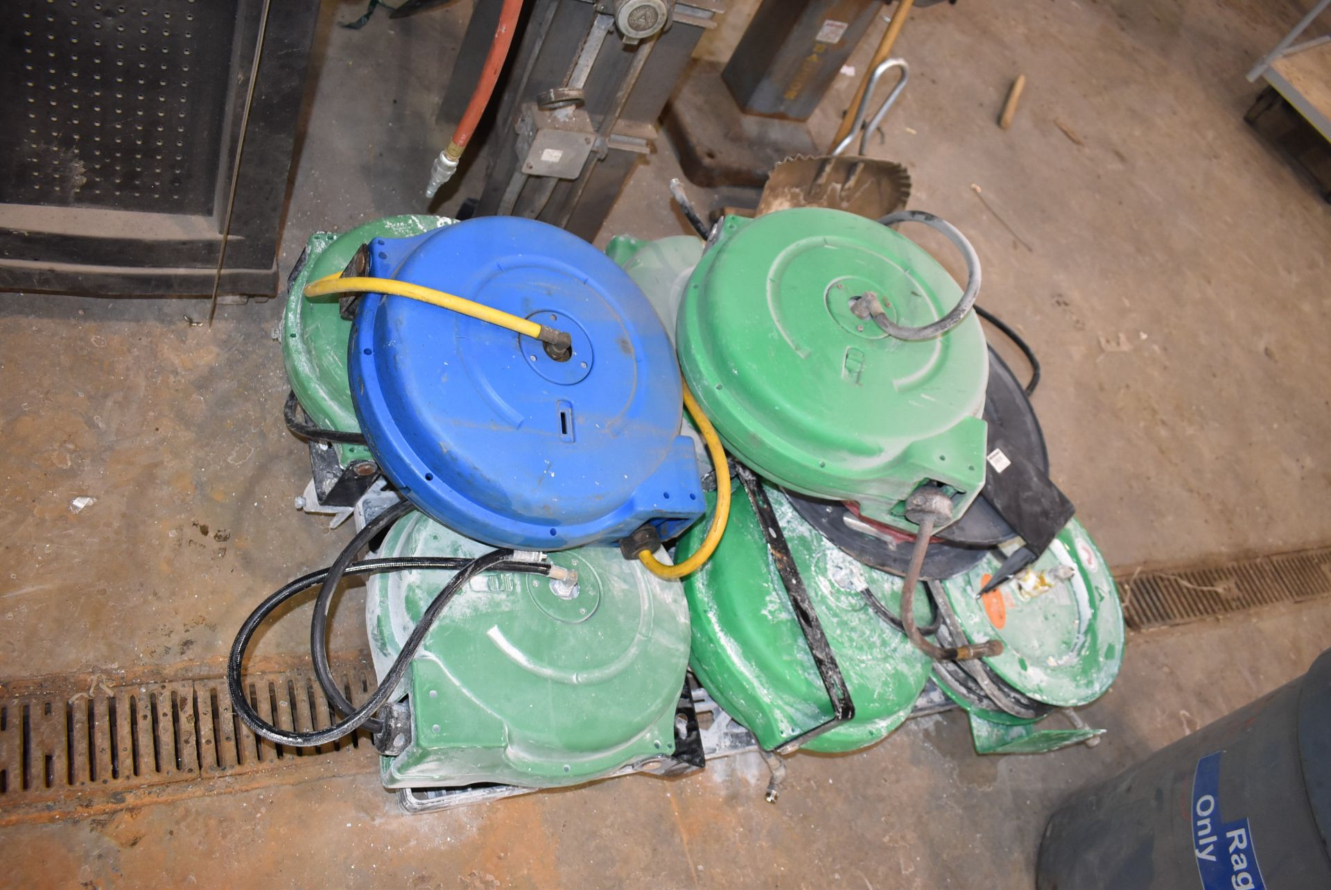 LOT/ (10) RETRACTABLE PNEUMATIC HOSE REELS [RIGGING FEE FOR LOT #269 - $55 CAD PLUS APPLICABLE - Image 3 of 3