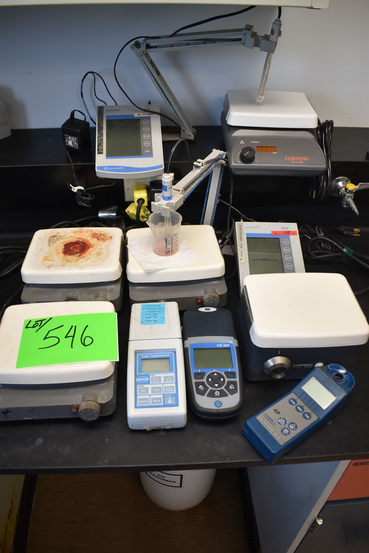 LOT/  LABORATORY TESTING EQUIPMENT AND HOT PLATES [RIGGING FEE FOR LOT #546 - $20 CAD PLUS