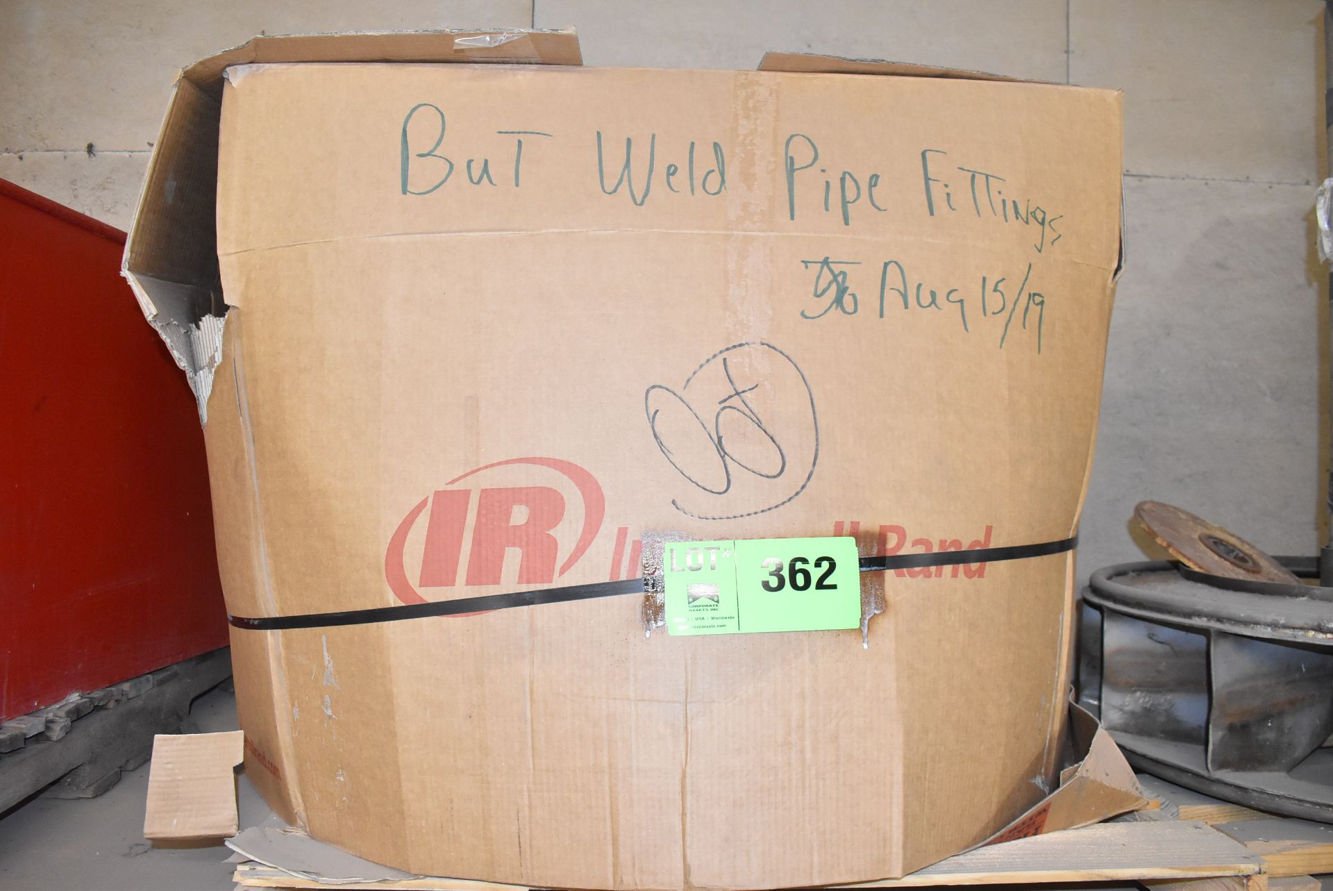 LOT/ CONTENTS OF SHELF CONSISTING OF BUTT WELD PIPE FITTINGS, IMPELLER AND FIRE EXTINGUISHING