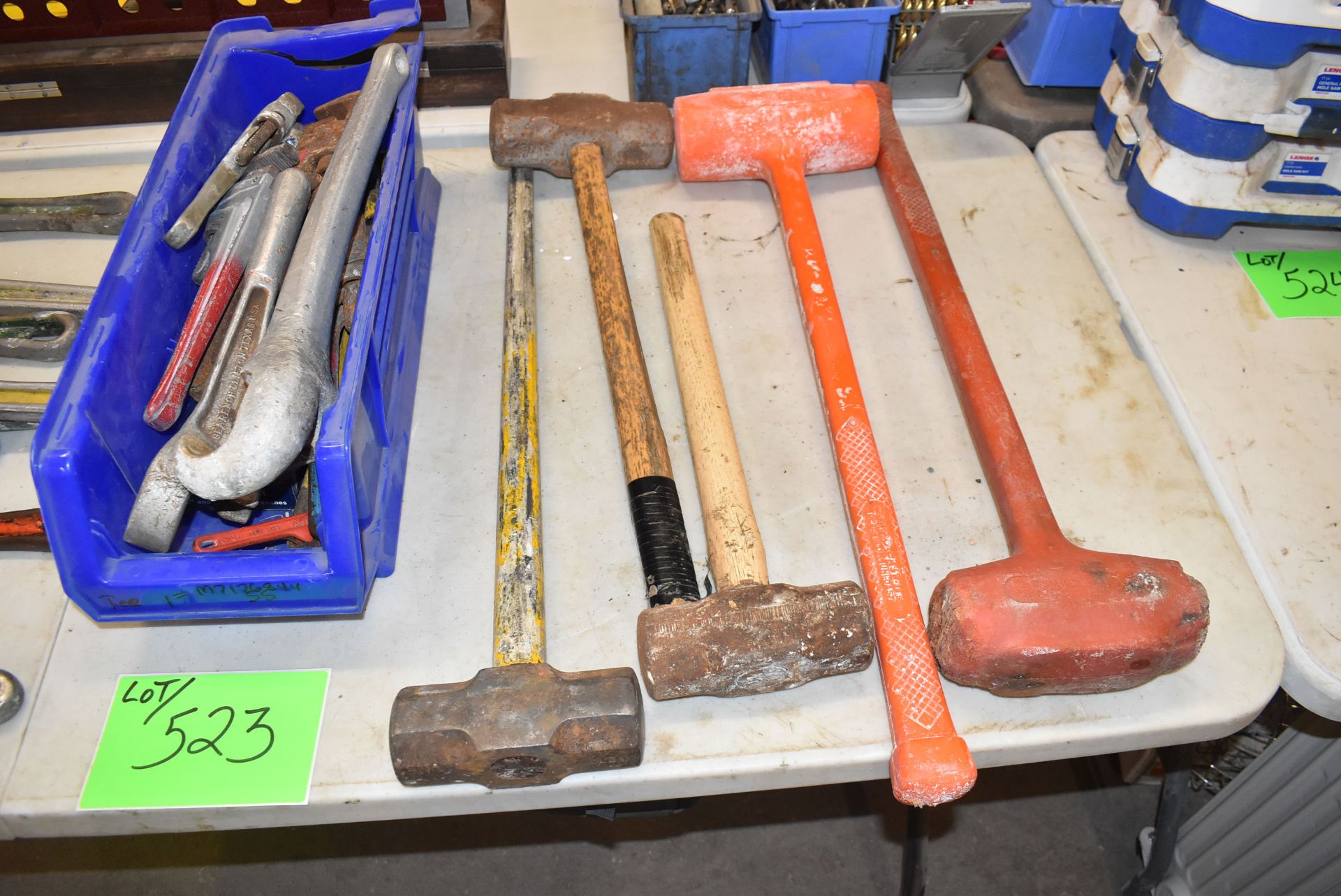 LOT/ LARGE PIPE WRENCHES AND SLEDGE HAMMERS [RIGGING FEE FOR LOT #523 - $50 CAD PLUS APPLICABLE - Image 4 of 4