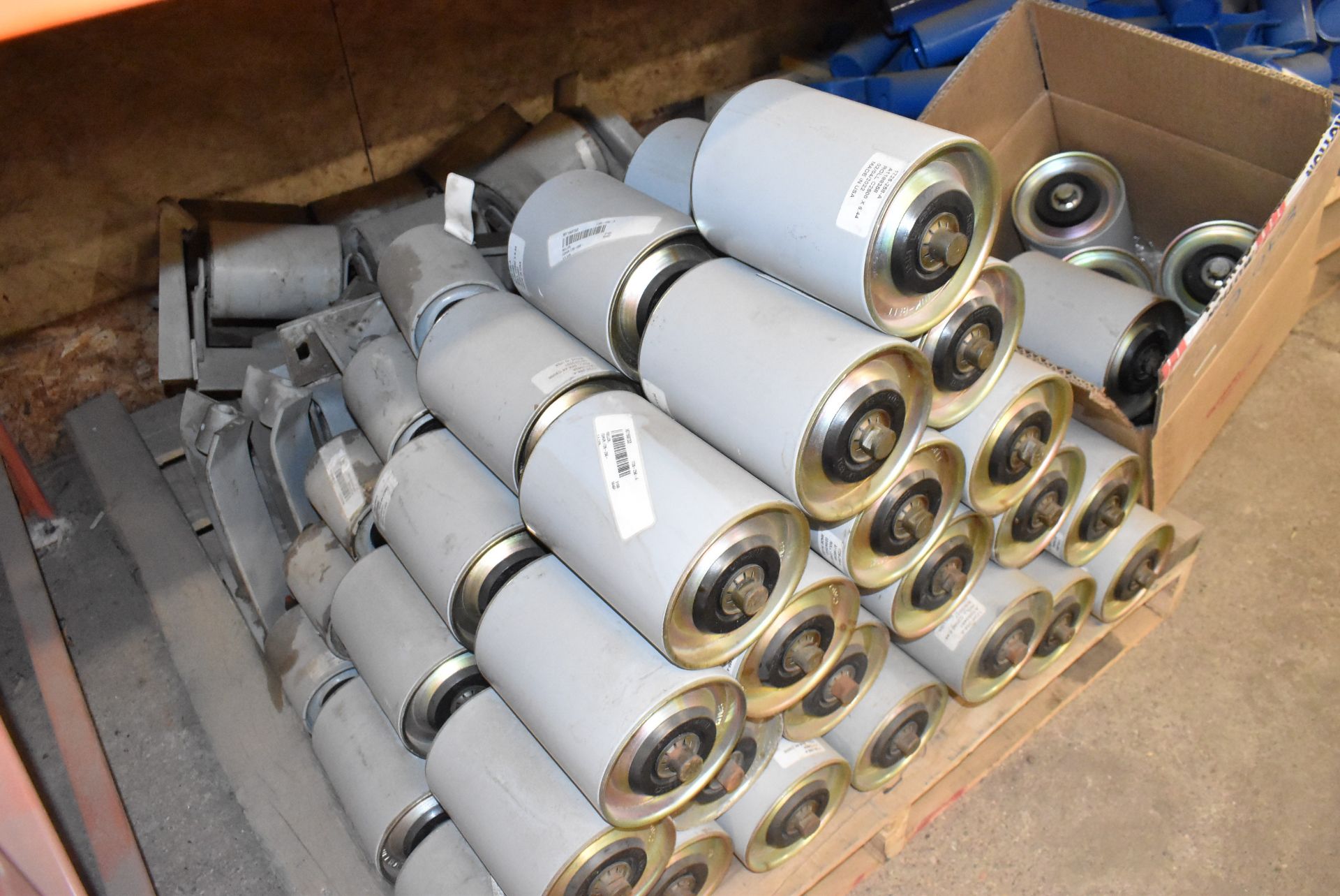 LOT/ CONTENTS OF SHELF CONSISTING OF CONVEYOR ROLLERS (VARIOUS SIZES) (CI) [RIGGING FEE FOR LOT #366 - Image 5 of 15