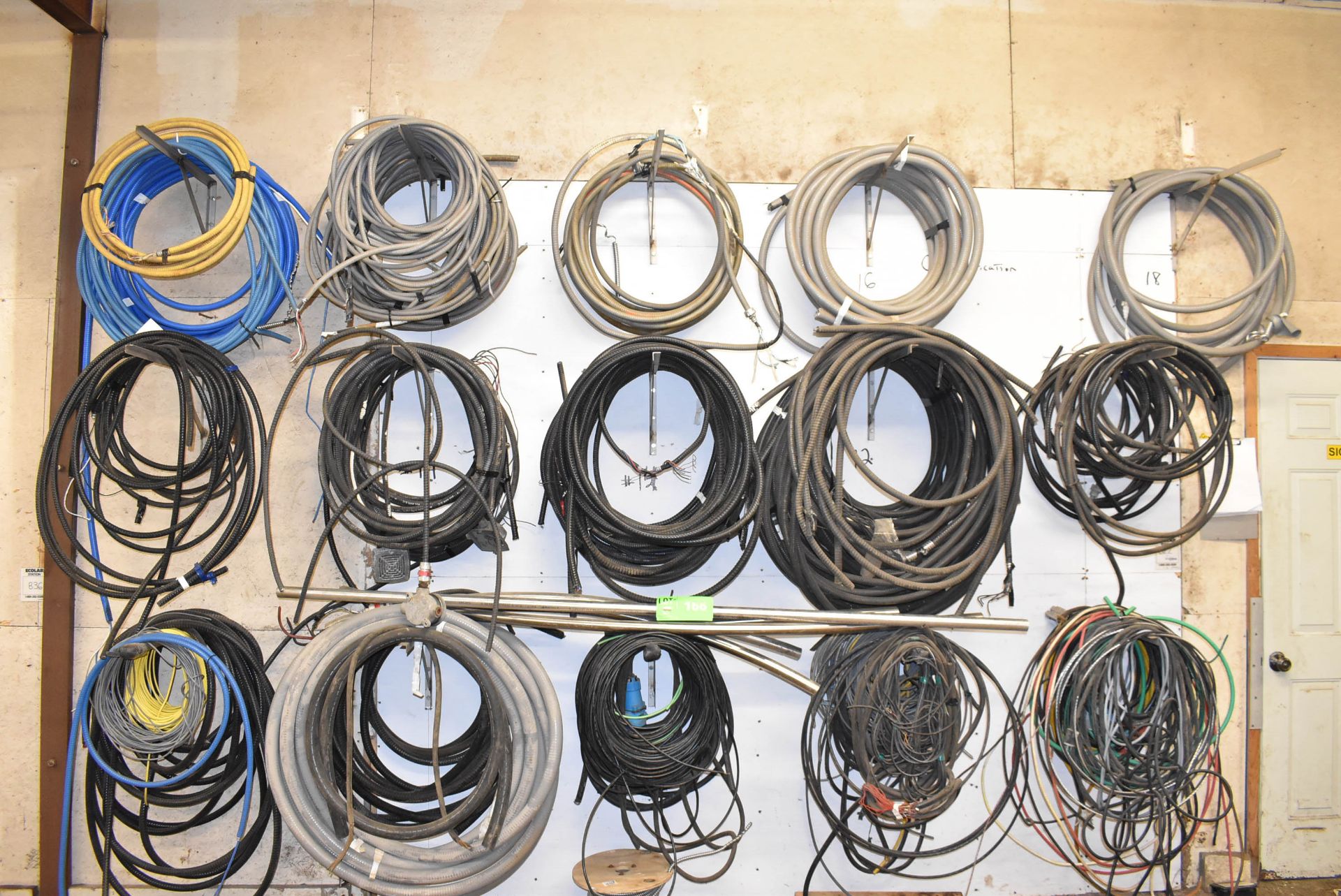 LOT/ ASSORTED SIZE OF ELECTRICAL WIRE AND CONDUIT (CI) [RIGGING FEE FOR LOT #166 - $50 CAD PLUS - Image 2 of 3