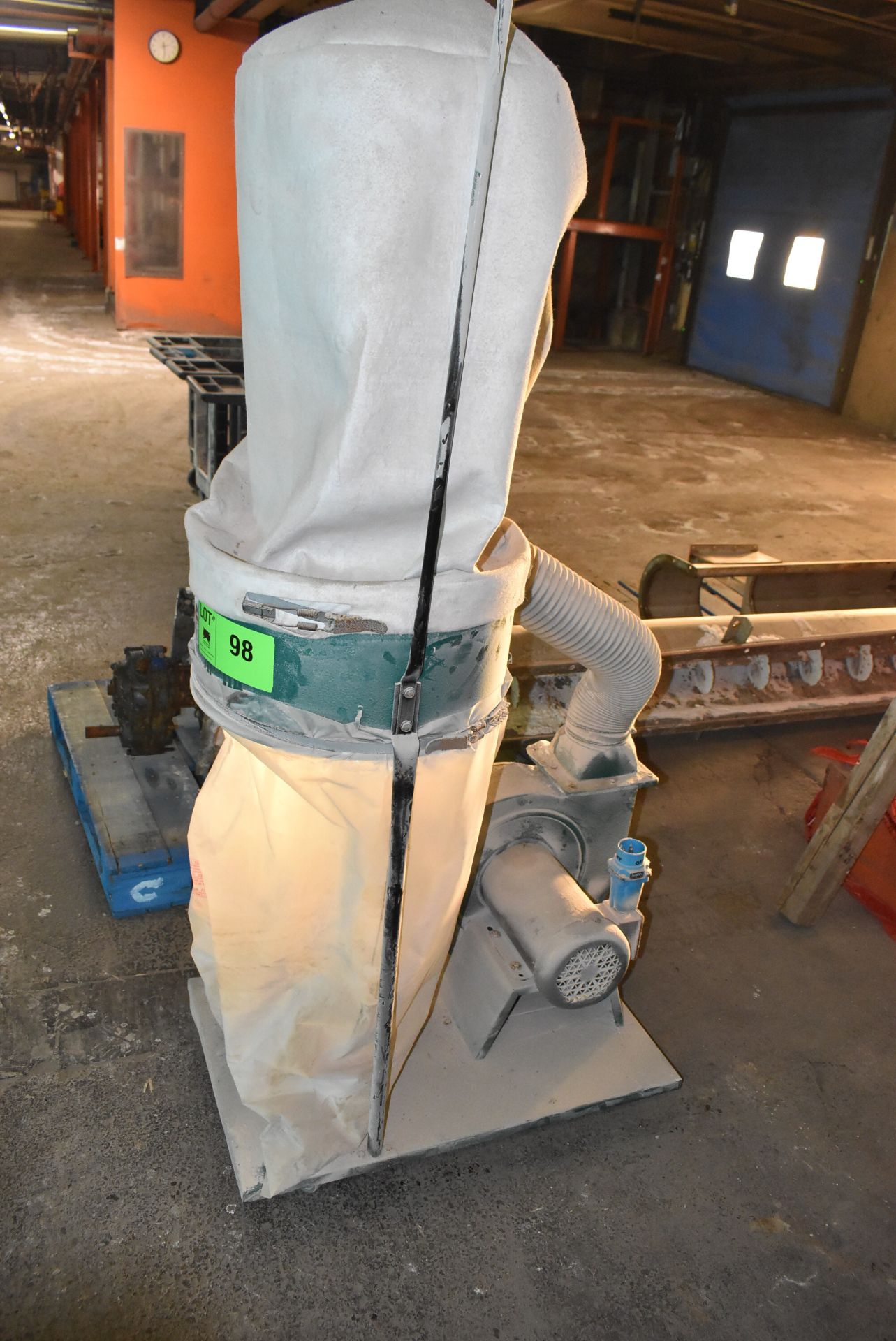 MFG UNKNOWN BAG-TYPE DUST COLLECTOR, S/N N/A [RIGGING FEE FOR LOT #98 - $30 CAD PLUS APPLICABLE - Image 2 of 4