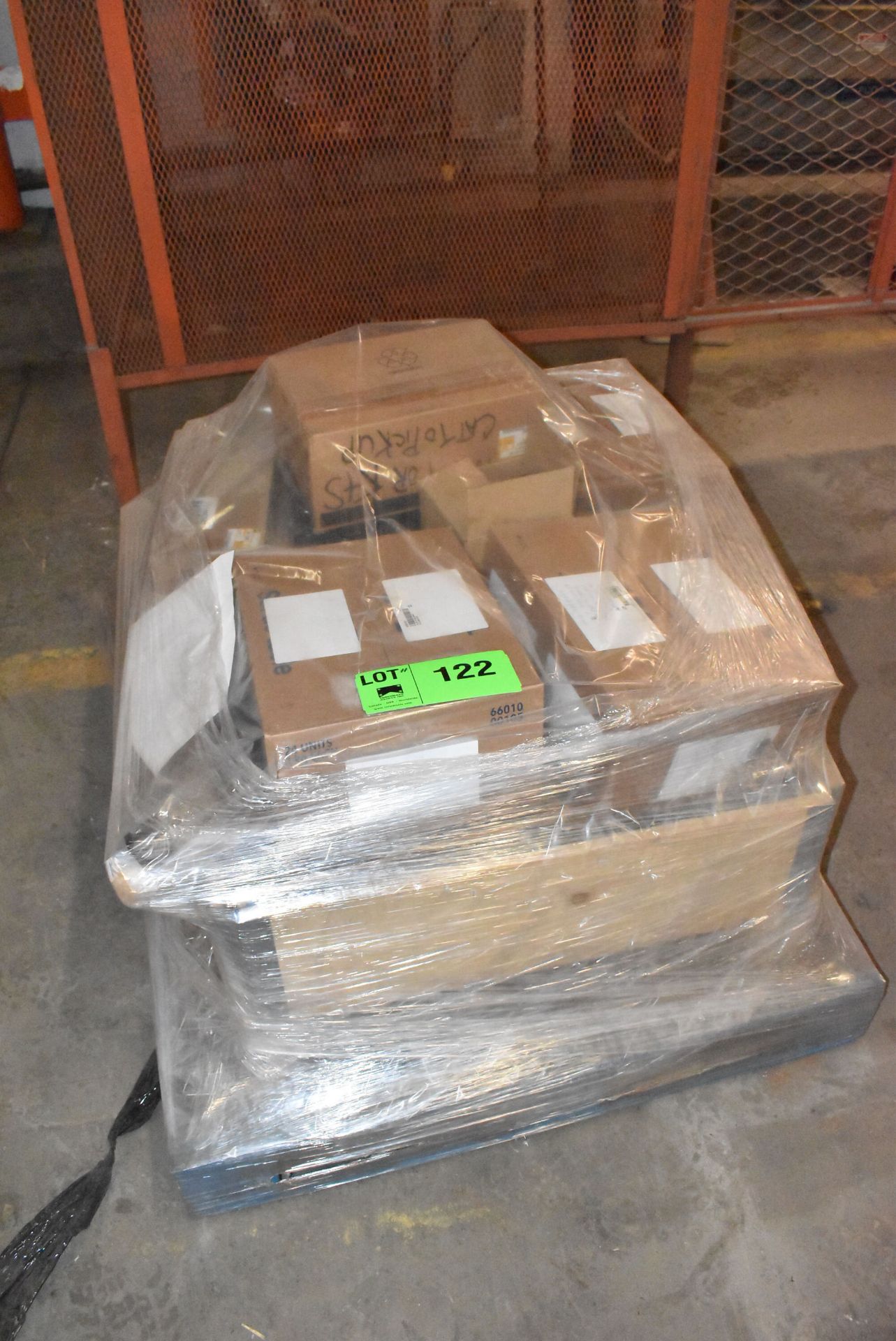 LOT/ PALLET OF CAT PARTS CONSISTING OF FILTERS, FITTINGS AND WIPER BLADES [RIGGING FEE FOR LOT #