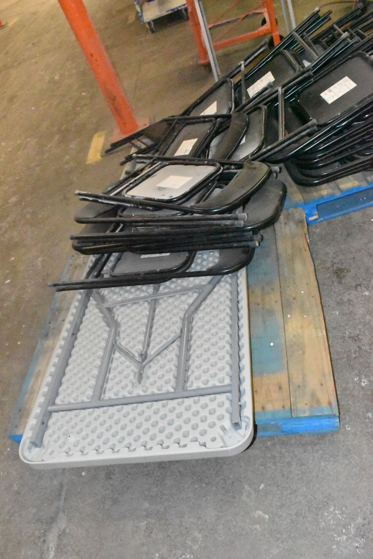 LOT/ FOLDING CHAIRS [RIGGING FEE FOR LOT #123 - $60 CAD PLUS APPLICABLE TAXES] - Image 3 of 3