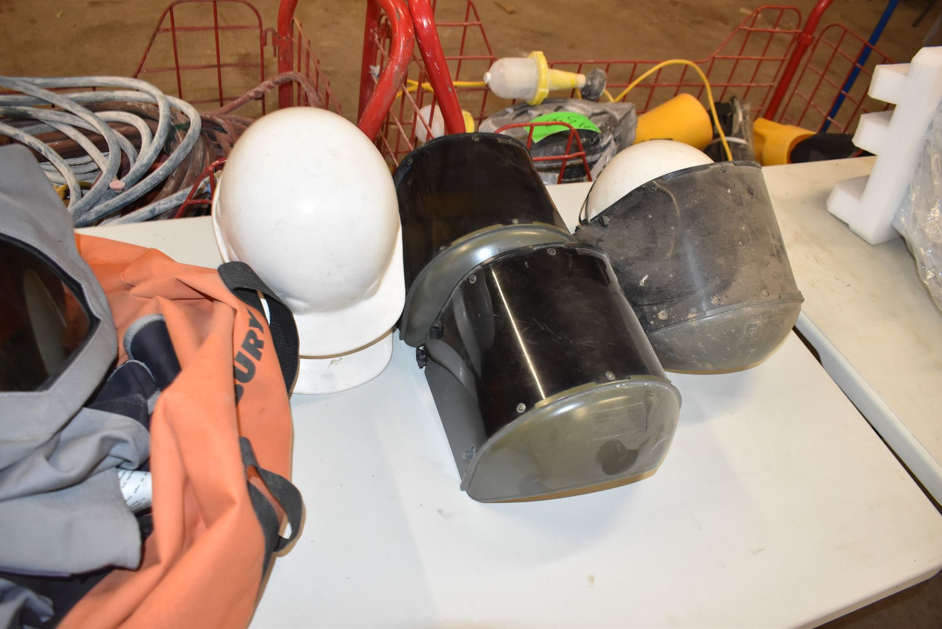 LOT/ SALISBURY FLASH ARC SAFETY GEAR AND SUPPLIES [RIGGING FEE FOR LOT #531 - $30 CAD PLUS - Image 4 of 4