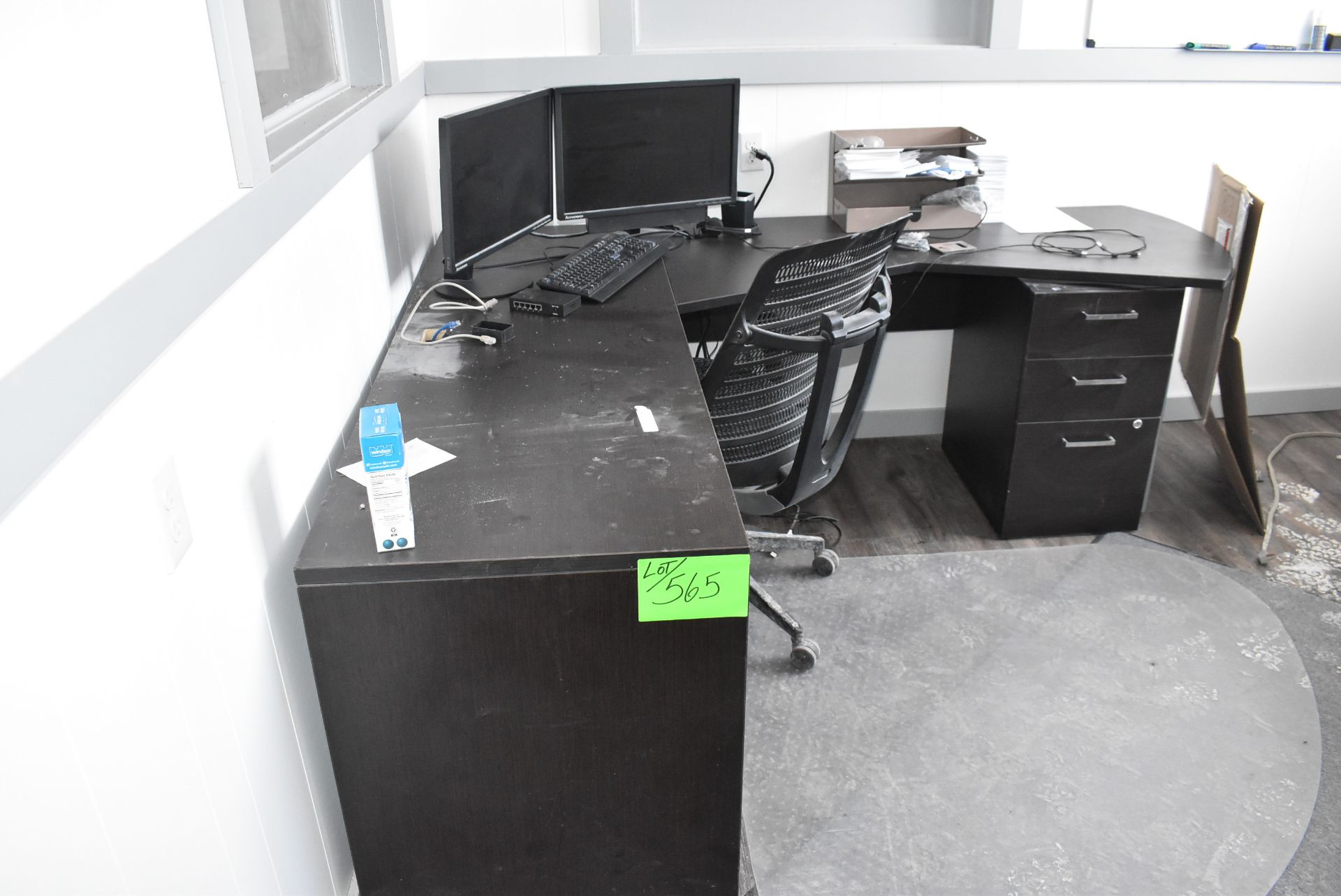 LOT/ CONTENTS OF OFFICE CONSISTING OF FURNITURE AND MONITORS AND CABINETS [RIGGING FEE FOR LOT # - Image 2 of 4