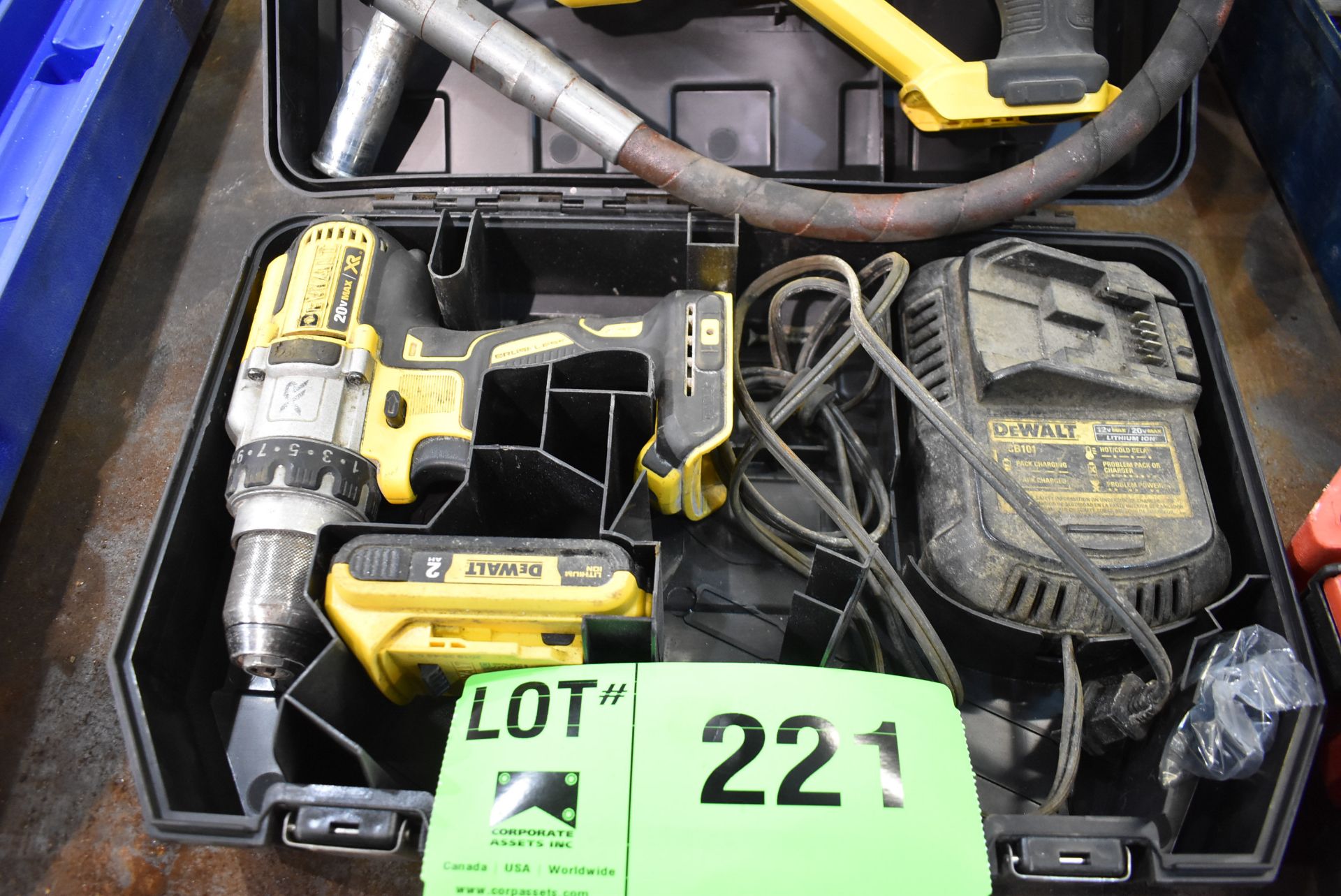 LOT/ DEWALT CORDLESS 20VOLT TOOLS WITH CHARGER AND 1 BATTERY [RIGGING FEE FOR LOT #221 - $20 CAD - Image 3 of 3