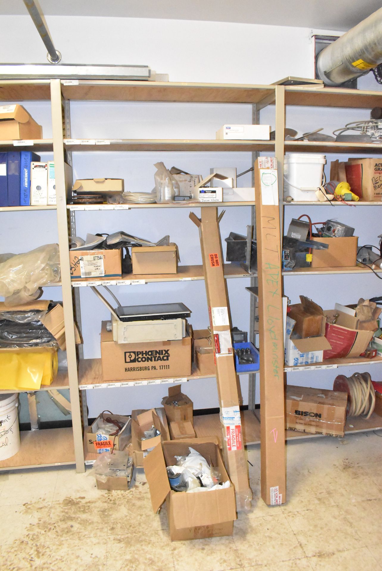 LOT/ CONTENTS OF ROOM CONSISTING OF VALVES, PIPING SUPPLIES, HARDWARE AND SHELVING [RIGGING FEE - Image 8 of 11