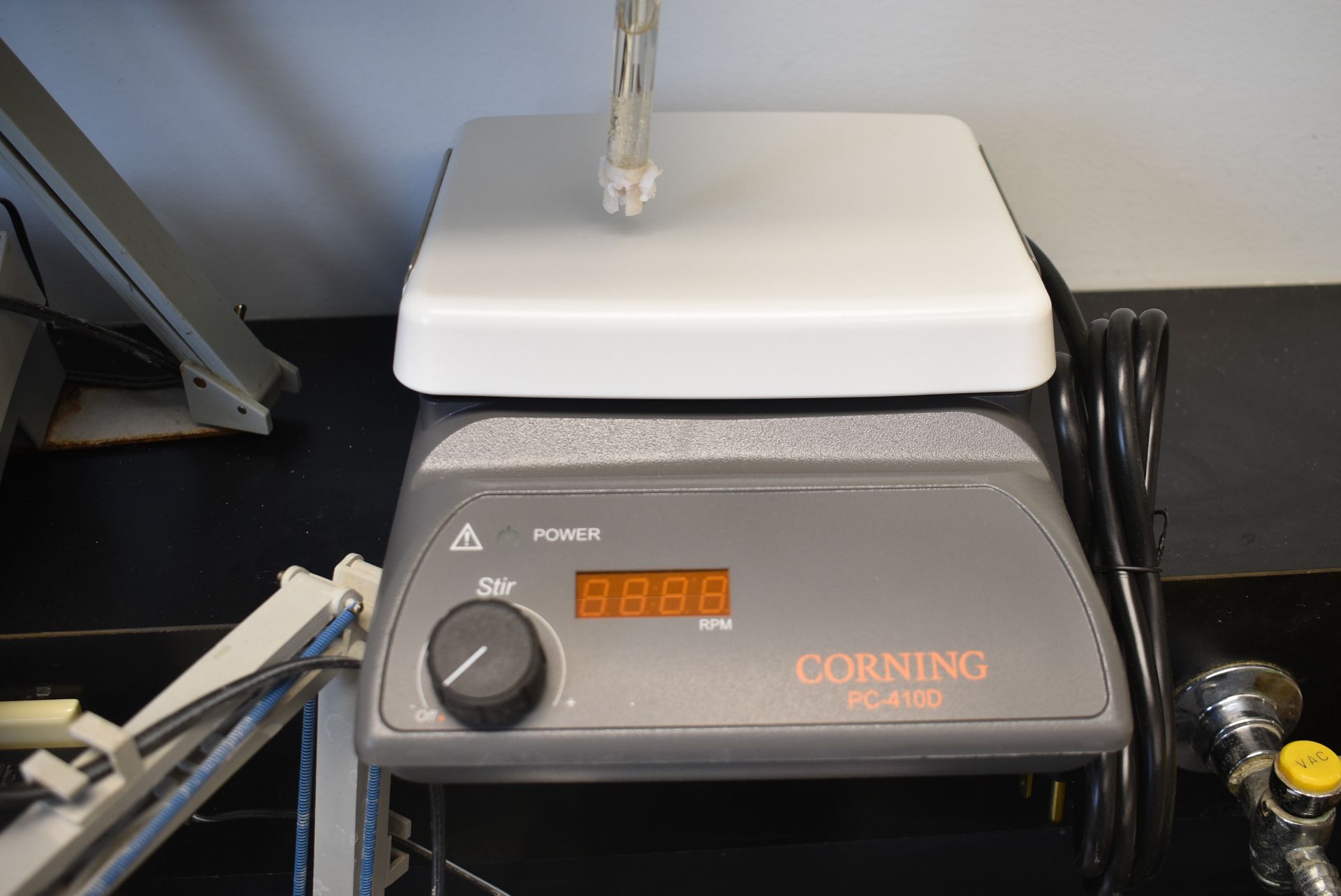 LOT/  LABORATORY TESTING EQUIPMENT AND HOT PLATES [RIGGING FEE FOR LOT #546 - $20 CAD PLUS - Image 3 of 6