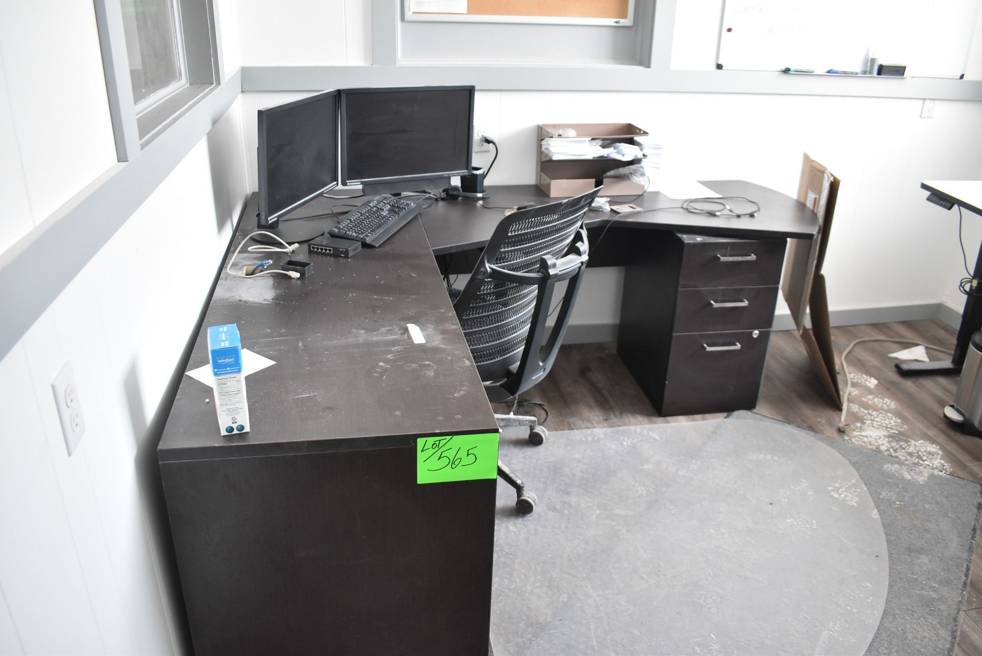 LOT/ CONTENTS OF OFFICE CONSISTING OF FURNITURE AND MONITORS AND CABINETS [RIGGING FEE FOR LOT #