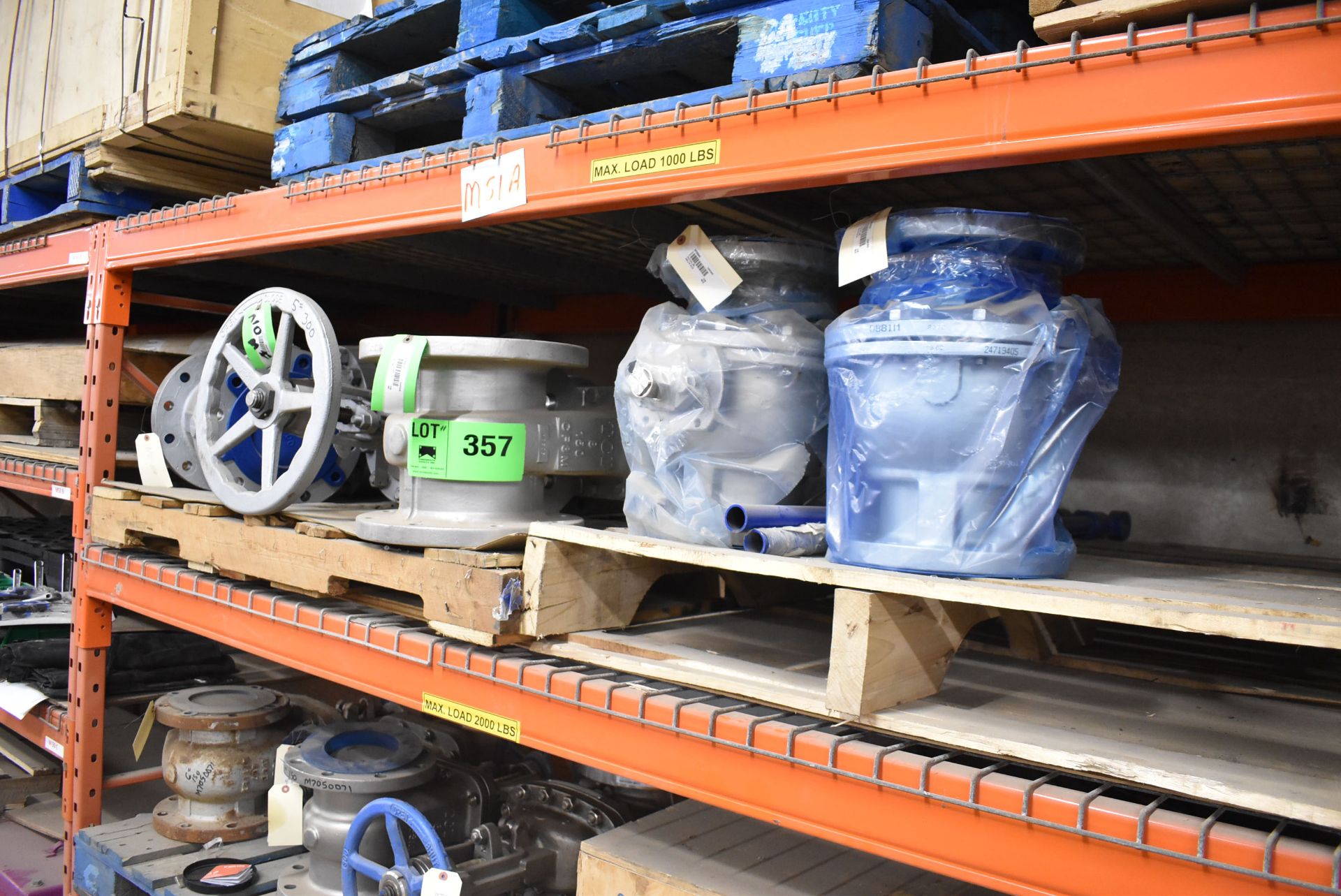 LOT/ CONTENTS OF SHELF CONSISTING OF 8" AND 6" BALL VALVES (CI) [RIGGING FEE FOR LOT #357 - $50