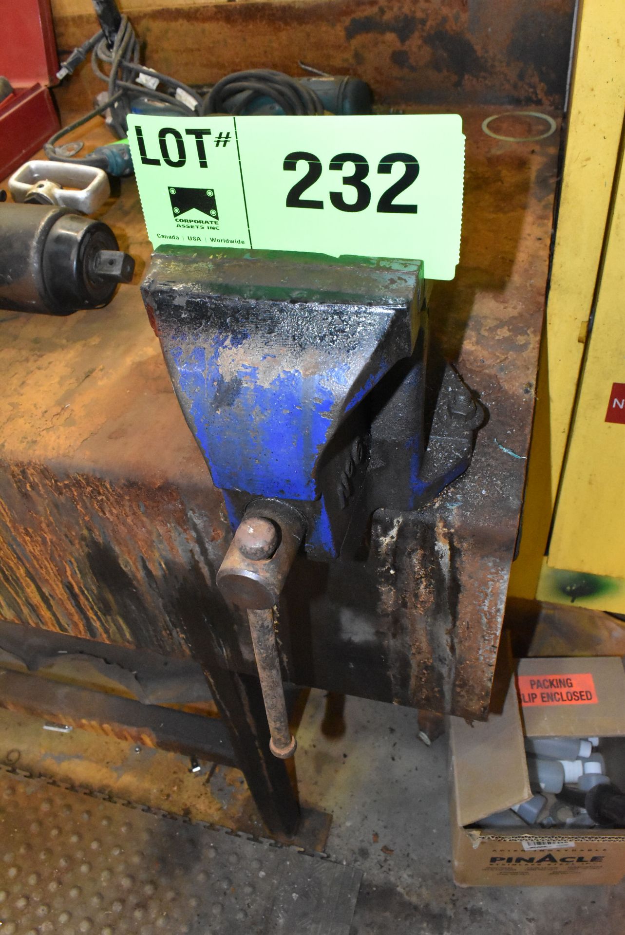 6" BENCH VISE [RIGGING FEE FOR LOT #232 - $40 CAD PLUS APPLICABLE TAXES] - Image 2 of 3