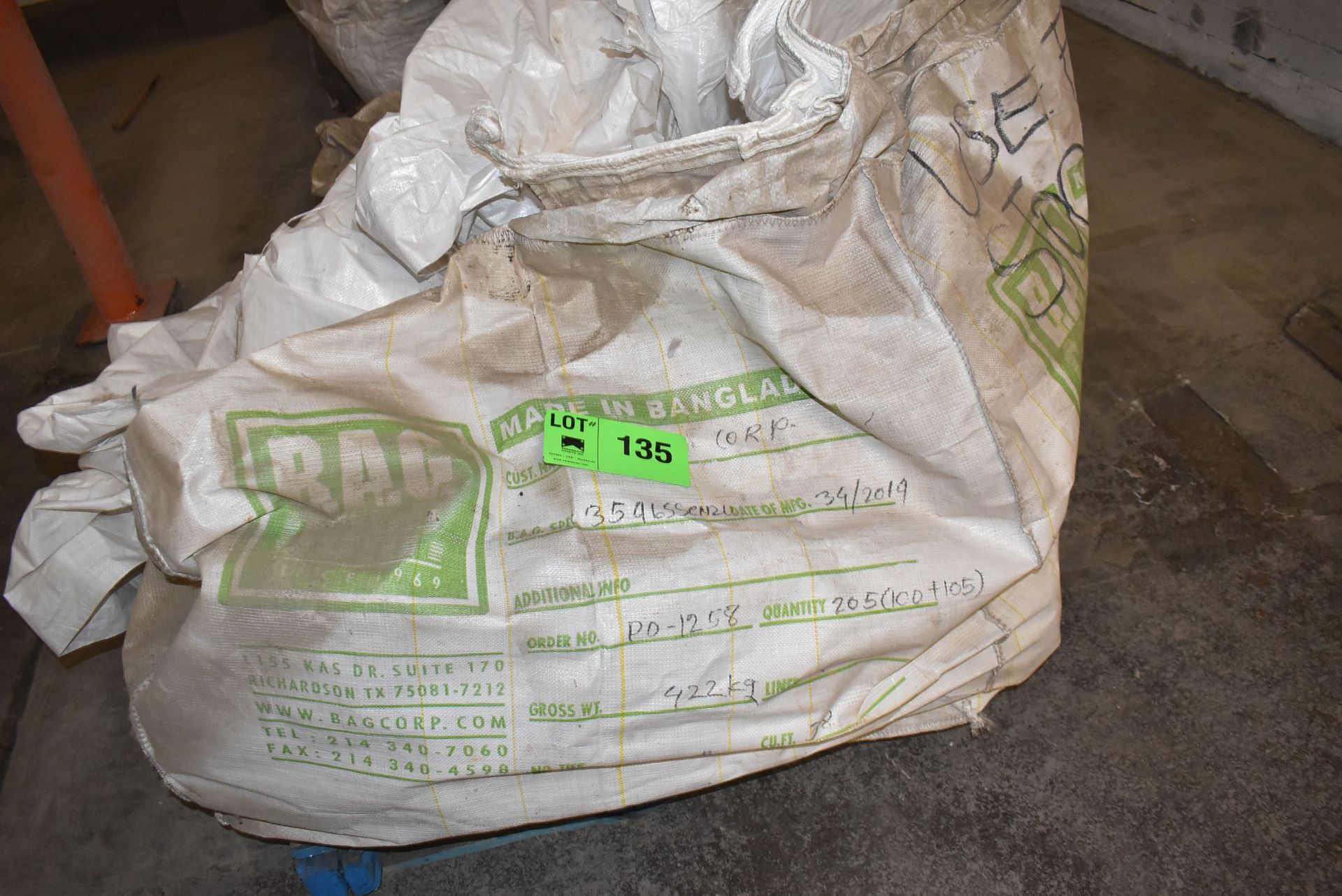 LOT/ CONTENTS OF PALLETS CONSISTING OF GAYLORD BAGS, HOSE AND STAINLESS STEEL CLAMPS [RIGGING FEE - Image 2 of 6