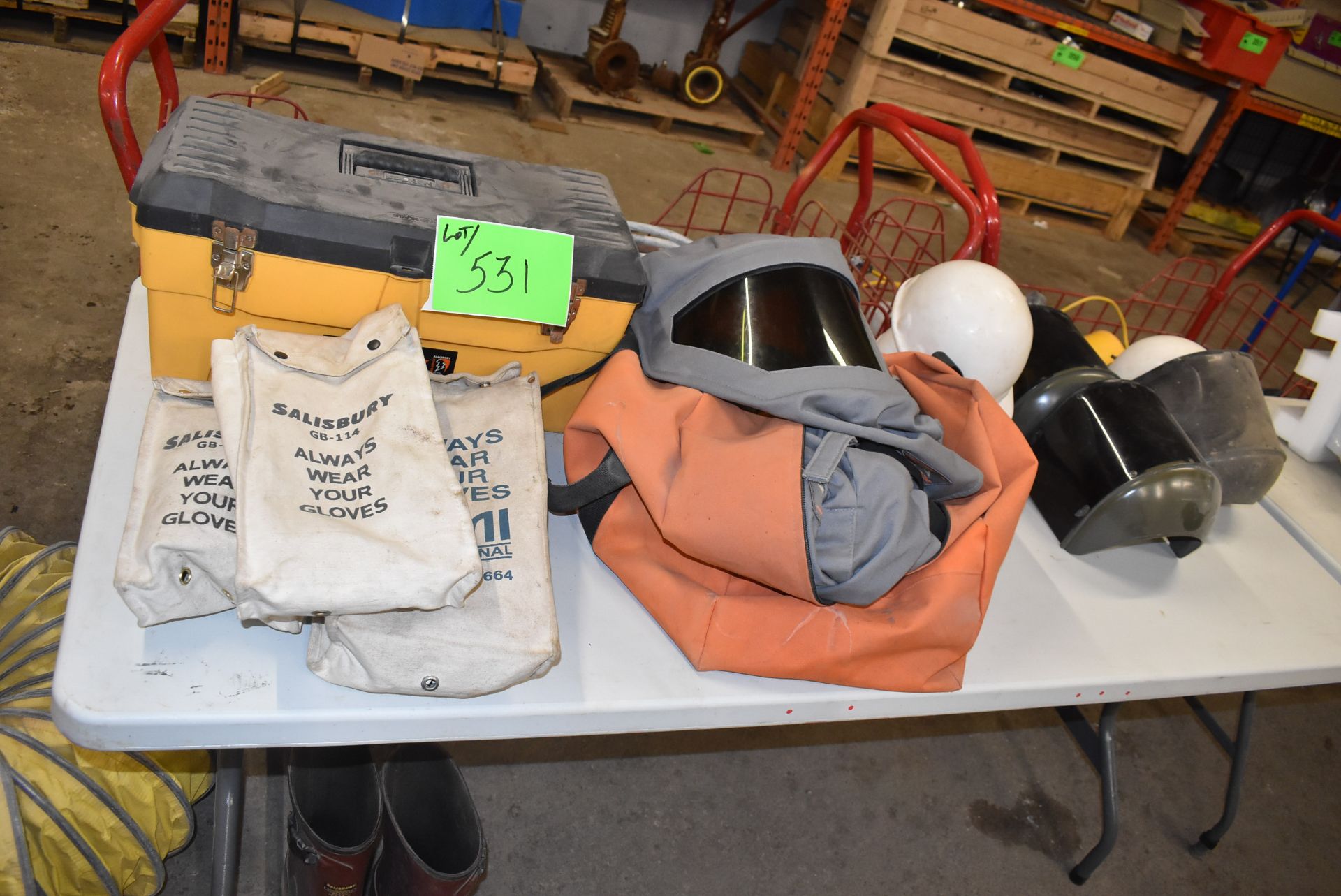 LOT/ SALISBURY FLASH ARC SAFETY GEAR AND SUPPLIES [RIGGING FEE FOR LOT #531 - $30 CAD PLUS