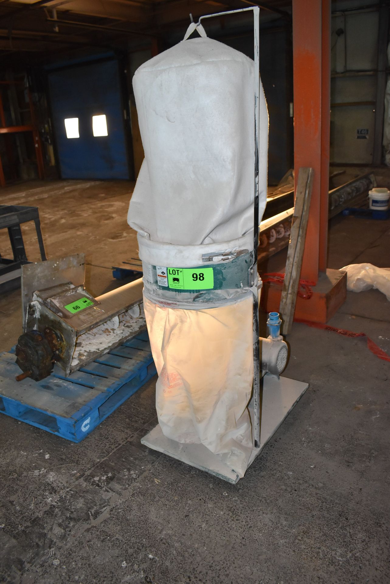 MFG UNKNOWN BAG-TYPE DUST COLLECTOR, S/N N/A [RIGGING FEE FOR LOT #98 - $30 CAD PLUS APPLICABLE