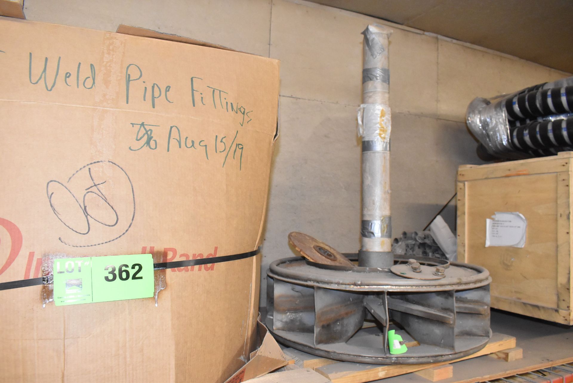 LOT/ CONTENTS OF SHELF CONSISTING OF BUTT WELD PIPE FITTINGS, IMPELLER AND FIRE EXTINGUISHING - Image 2 of 5