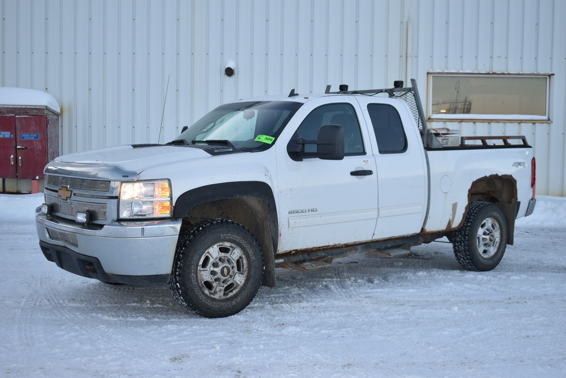 CHEVROLET (2012) 2500 HD SILVERADO EXTENDED CAB 4X4 PICKUP TRUCK WITH 195372KMS (AT TIME OF LISTING)