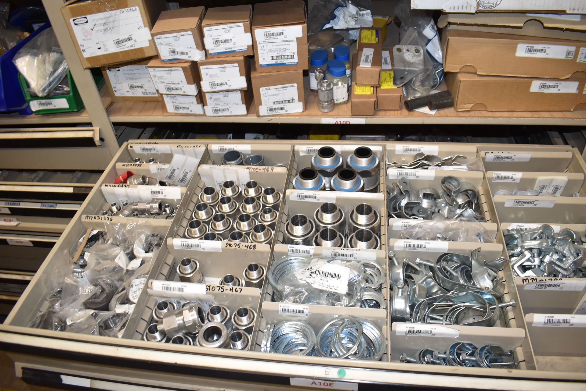 LOT/ CONTENTS OF CABINET CONSISTING OF HARDWARE, SUPPLIES AND FITTINGS [RIGGING FEE FOR LOT # - Image 4 of 12