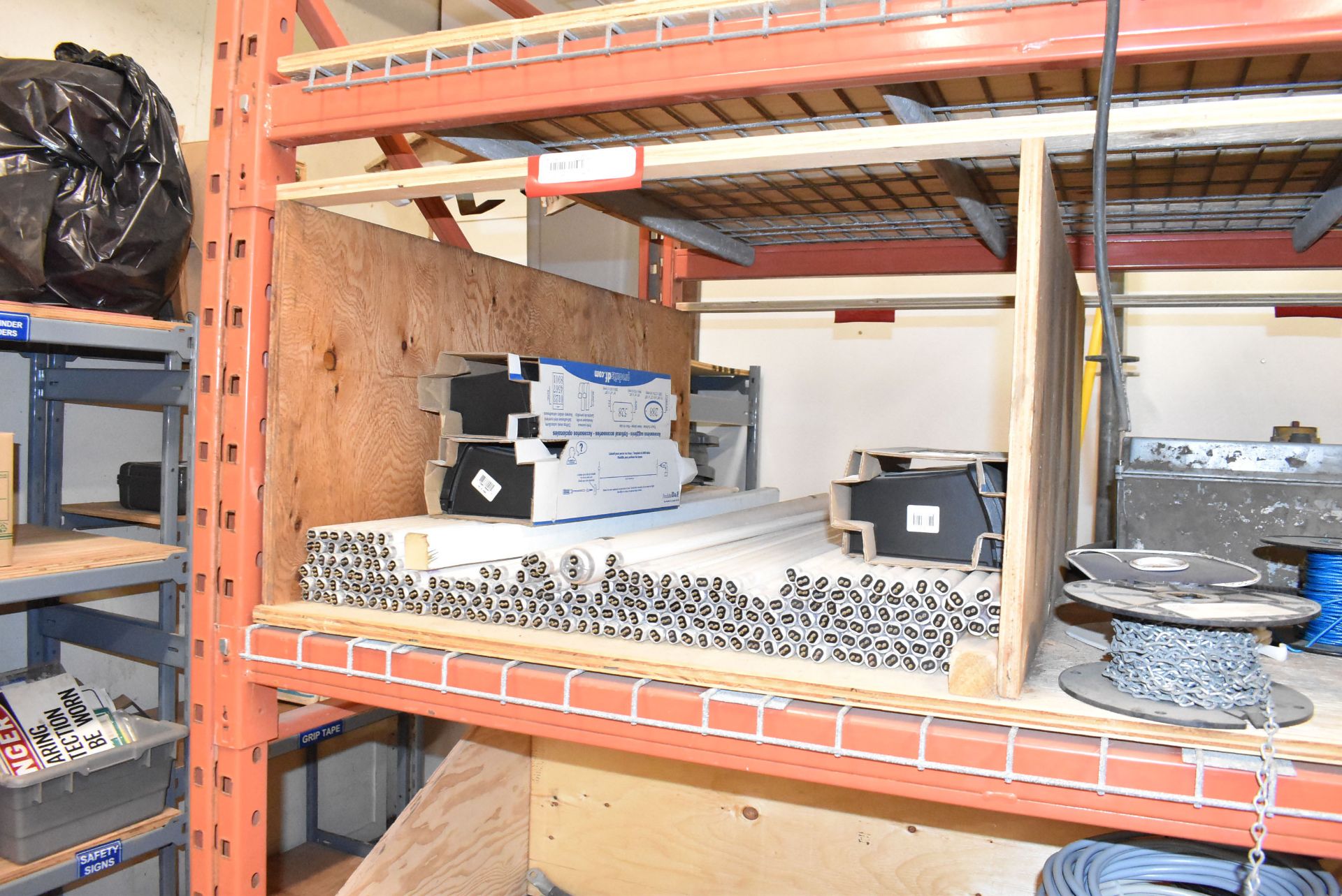 LOT/ ADJUSTABLE HEAVY DUTY RACK WITH CONTENTS CONSISTING OF WIRING, LIGHTING FIXTURES AND FLANGES ( - Image 5 of 7