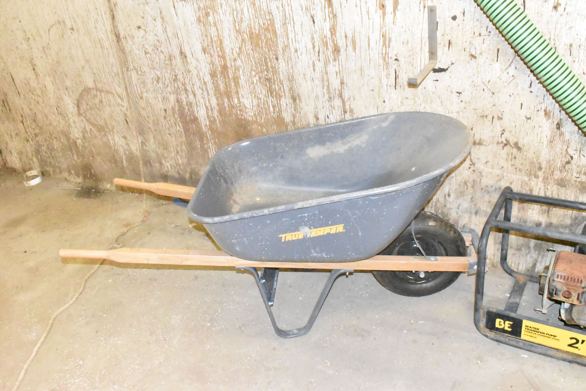 LOT/ WHEEL BARROW AND WATER TRANSFER PUMPS (PARTS ONLY) [RIGGING FEE FOR LOT #192 - $50 CAD PLUS - Image 4 of 5