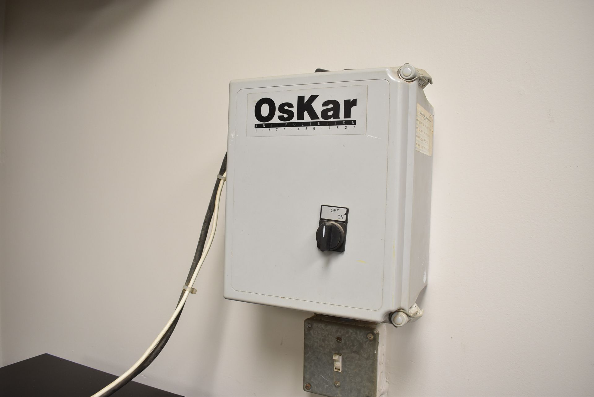 LOT/ OSKAR FLEX ARM FUME EXTRACTOR WITH BLOWER MOTOR AND CONTROL SWITCH (CI) [RIGGING FEE FOR LOT # - Image 3 of 5