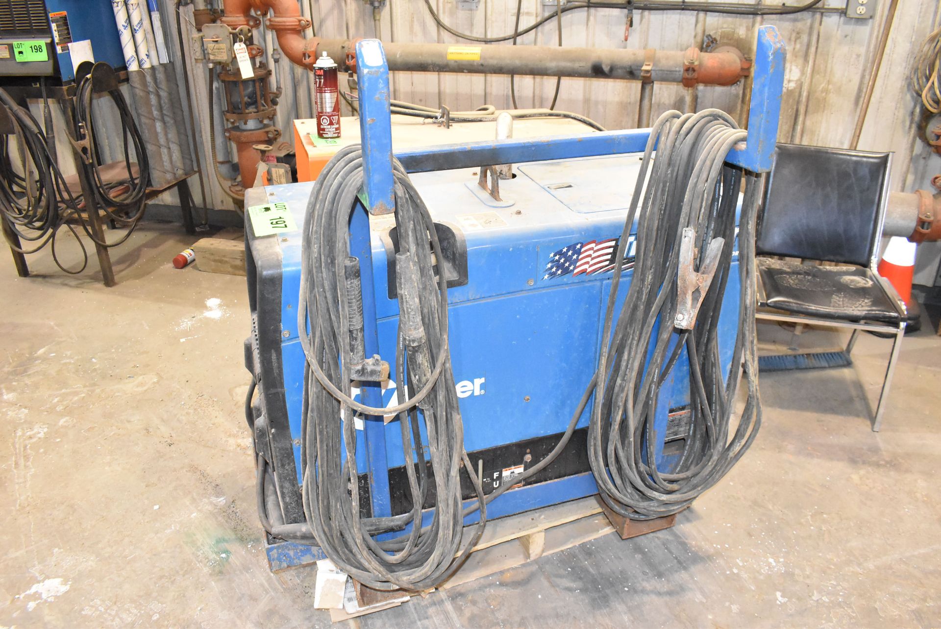 MILLER TRAILBLAZER 302 GAS POWERED CC/CV, AC/DC WELDER WITH 10,500 WATT GENERATOR WITH CABLES AND - Image 4 of 7