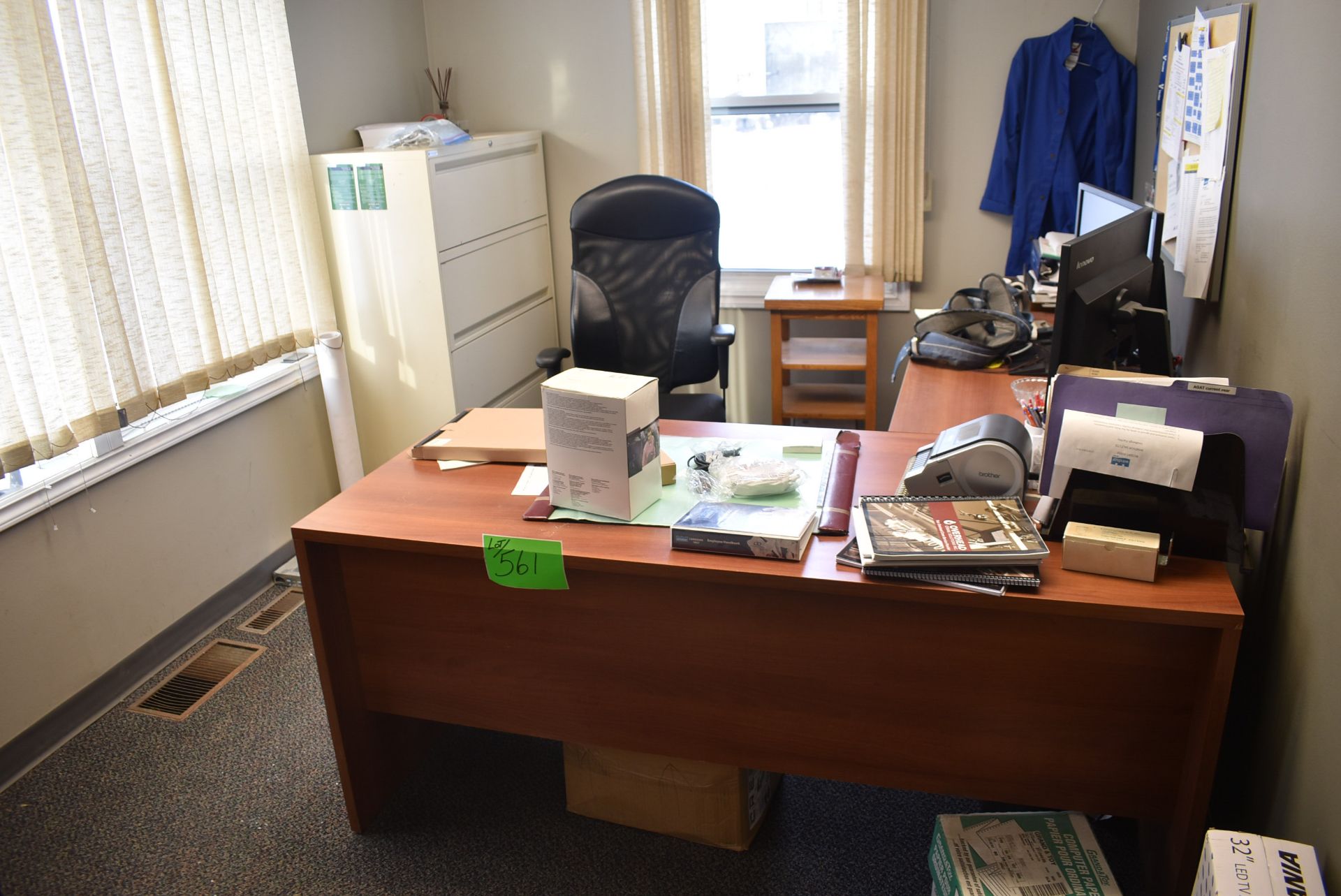 LOT/ CONTENTS OF OFFICE CONSISTING OF FURNITURE AND MONITORS AND CABINETS [RIGGING FEE FOR LOT # - Image 2 of 6