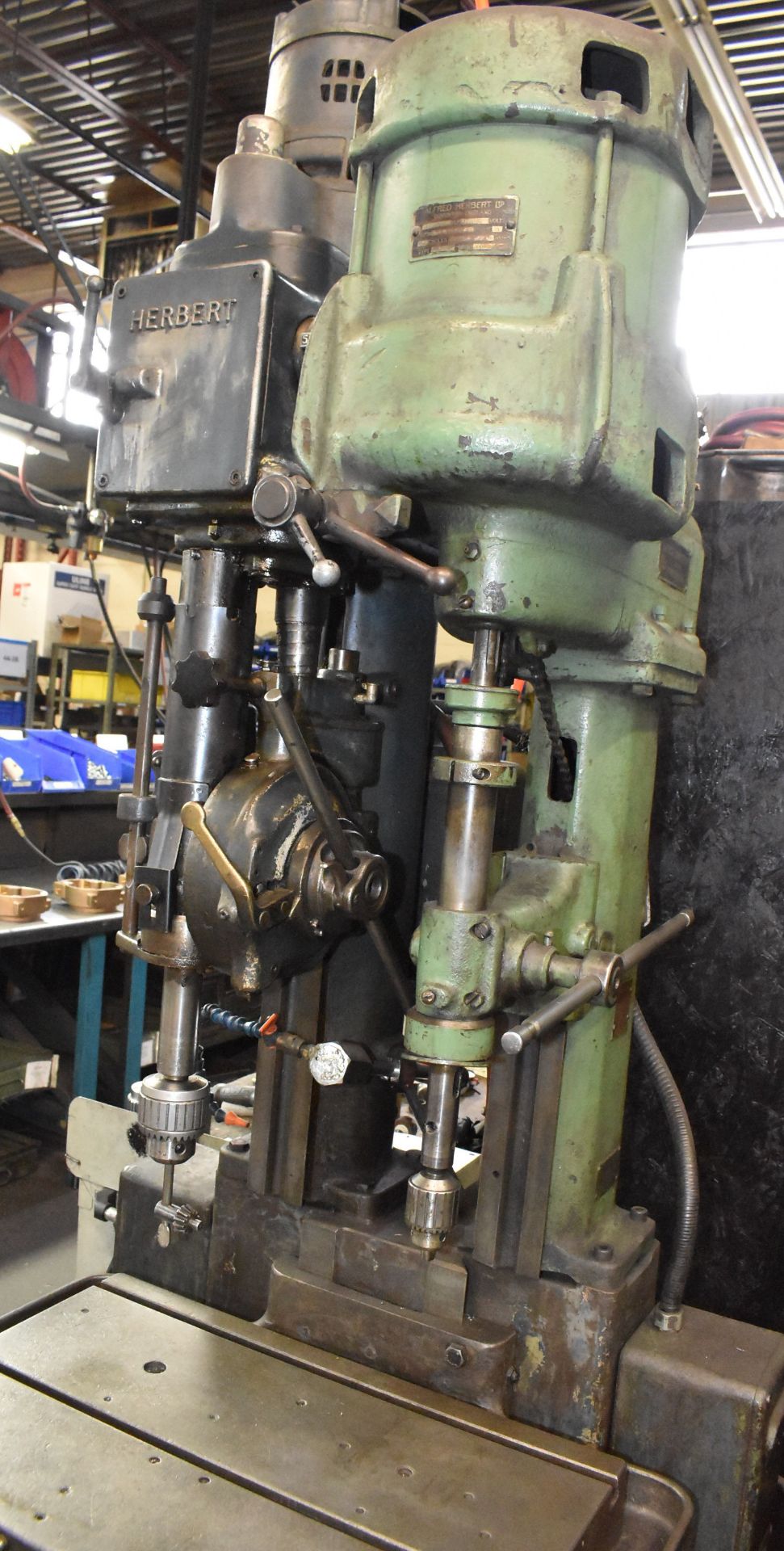 ALFRED HERBERT GANG TYPE DRILL PRESS WITH 15" X 24" T-SLOT TABLE, S/N N/A (CI) [RIGGING FEE FOR - Image 3 of 5