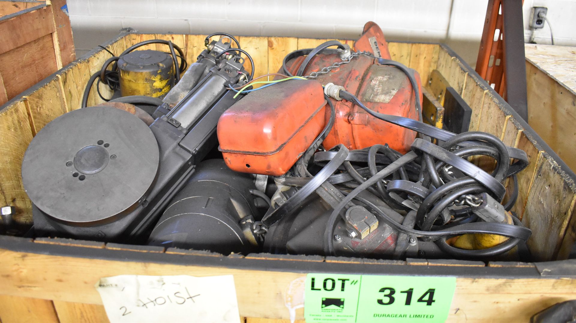 LOT/ CONTENTS OF PALLET CONSISTING OF ELECTRIC HOISTS