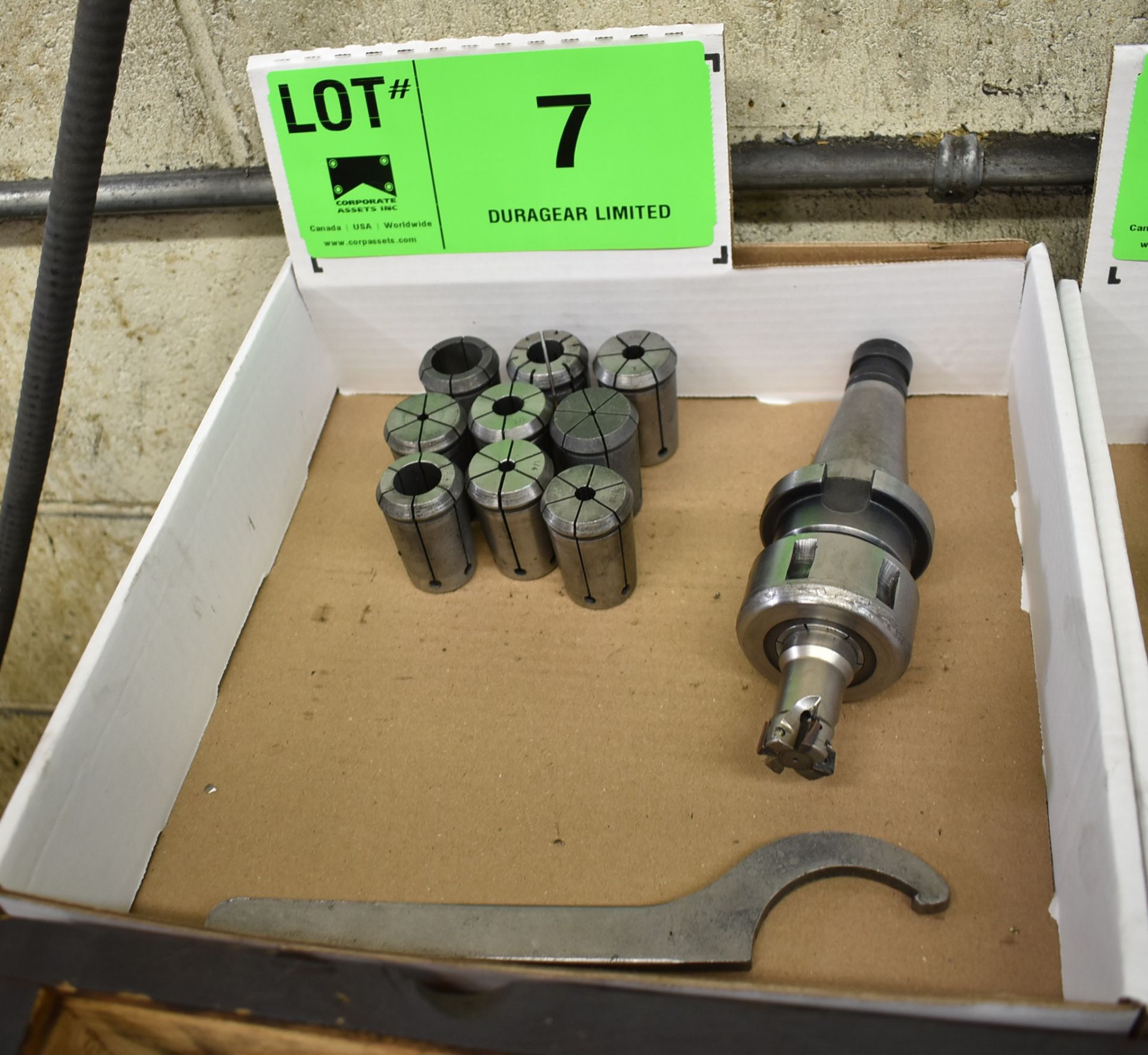 LOT/ 40 TAPER TOOL HOLDER WITH COLLETS