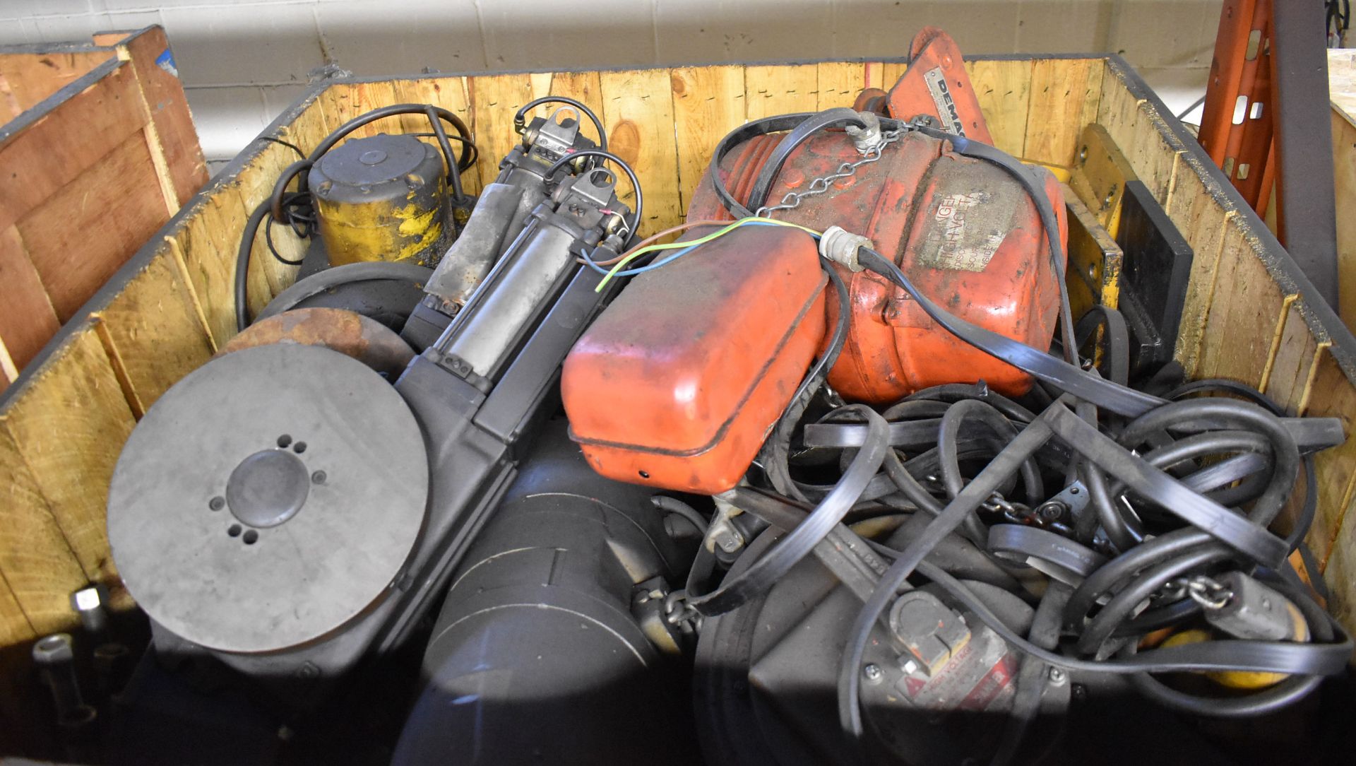 LOT/ CONTENTS OF PALLET CONSISTING OF ELECTRIC HOISTS - Image 2 of 3