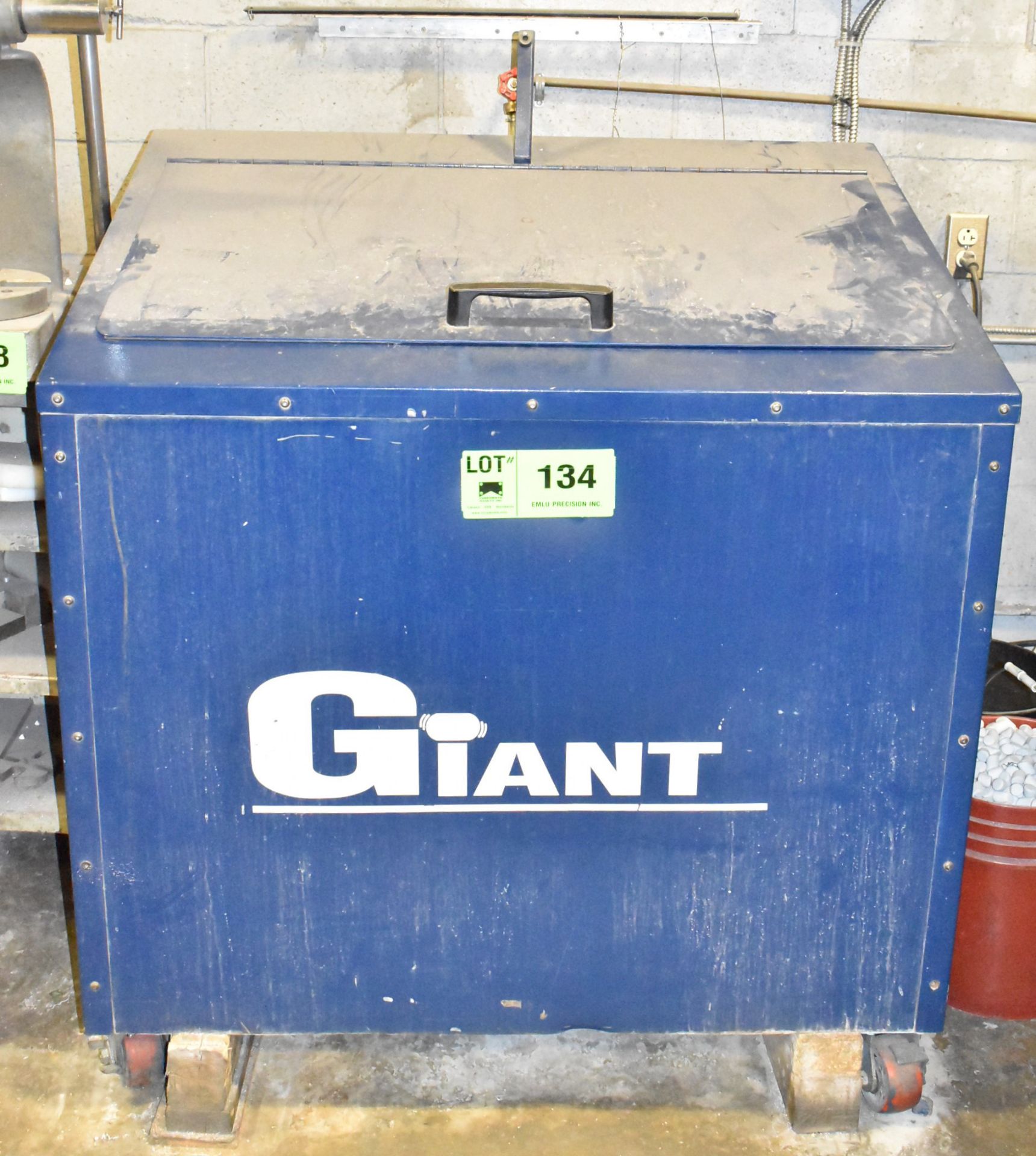 GIANT W-5 VIBRATORY FINISHING MACHINE WITH 15 HP MOTOR, SPEEDS TO 1,560 RPM, 115V/1PH/60HZ, S/N 2328