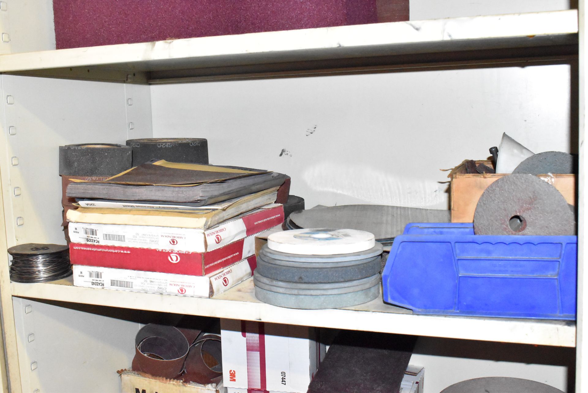 LOT/ CABINET WITH CONTENTS CONSISTING OF ABRASIVES - Image 3 of 4