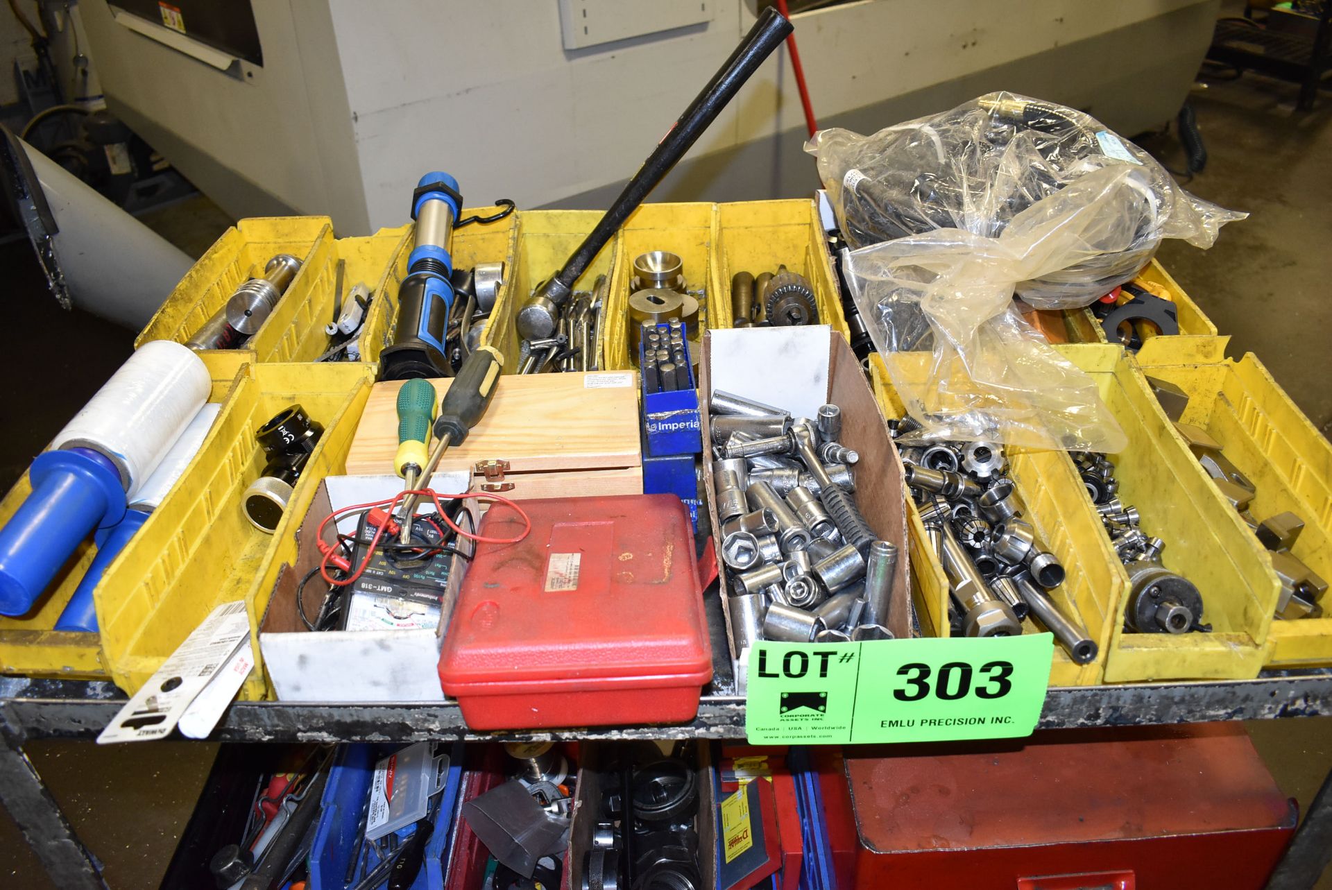 LOT/ CART WITH CONTENTS CONSISTING OF COLLETS, HARDWARE, HAND TOOLS AND CLAMPING - Image 2 of 6