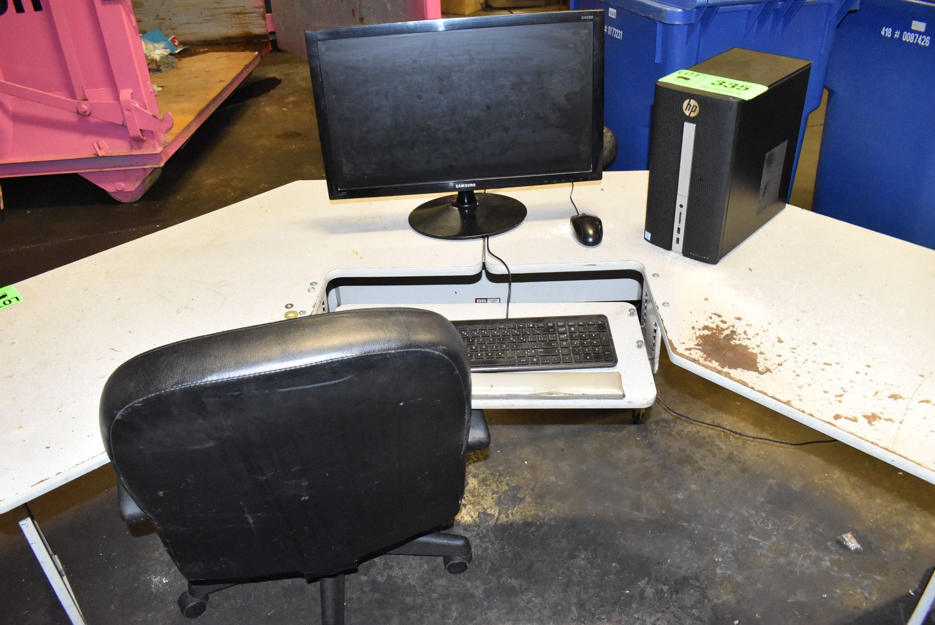 LOT/ (2) DESK WORKSTATIONS WITH (2) OFFICE CHAIRS (ELECTRONICS NOT INCLUDED) - Image 3 of 3
