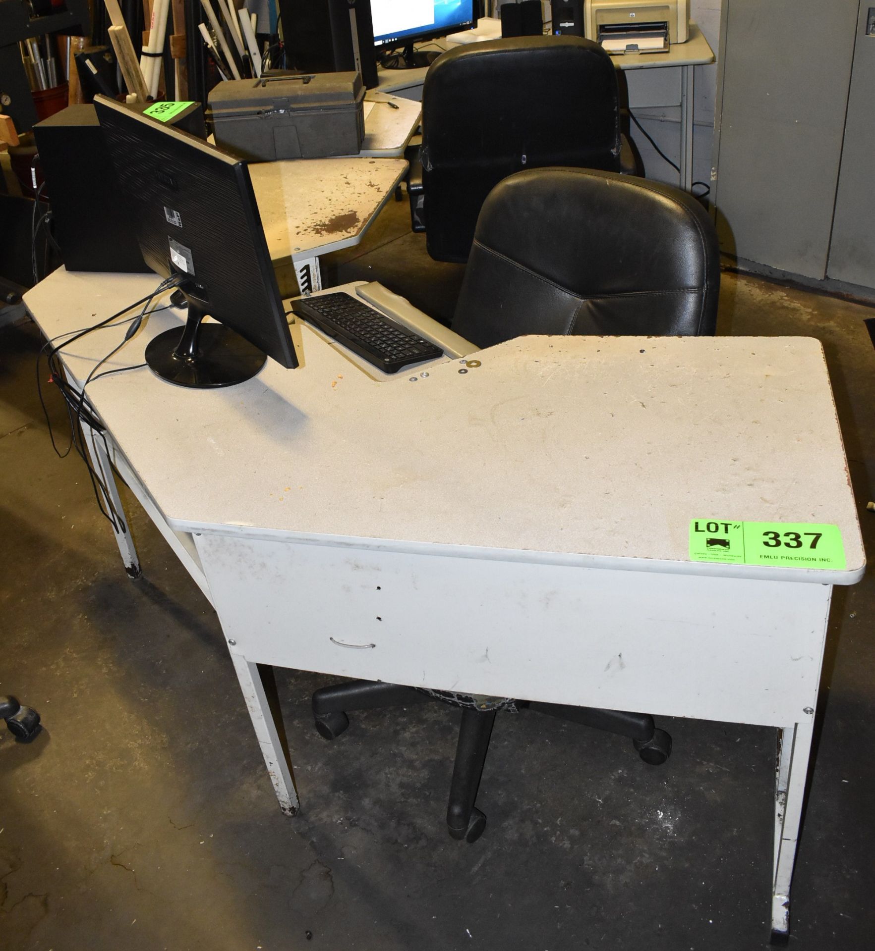 LOT/ (2) DESK WORKSTATIONS WITH (2) OFFICE CHAIRS (ELECTRONICS NOT INCLUDED)