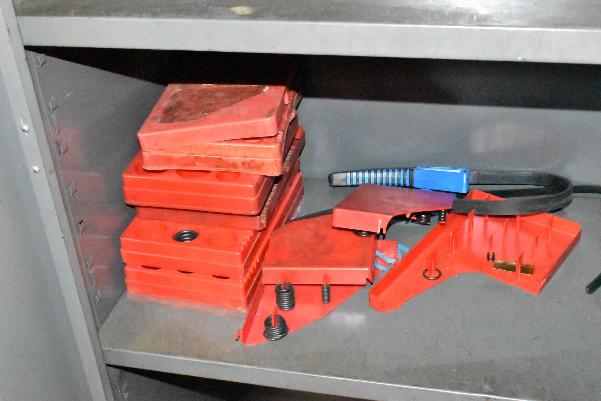 LOT/ (2) CABINETS WITH CONTENTS CONSISTING OF LATHE ACCESSORIES - Image 6 of 6