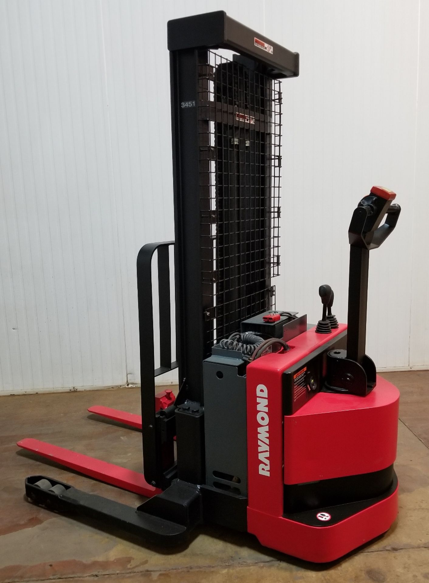 RAYMOND (2003) RSS40 3,750 LB. CAPACITY 24V WALK-BEHIND ELECTRIC PALLET STACKER WITH 128" MAX.