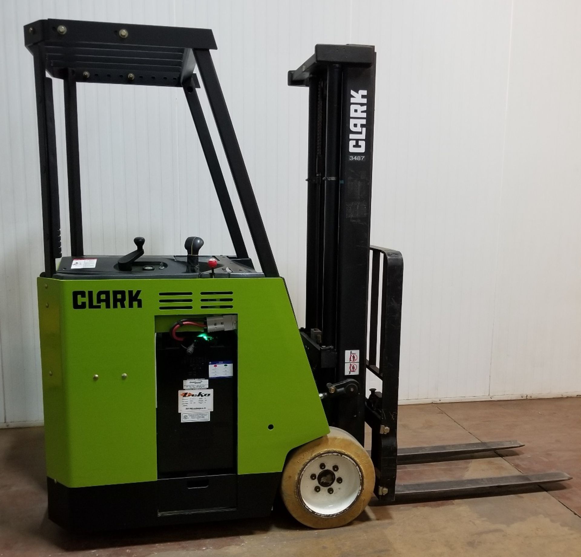 CLARK (2000) ESMII-15S-30 3,000 LB. CAPACITY STAND-UP NARROW AISLE 36V ELECTRIC FORKLIFT WITH 130"