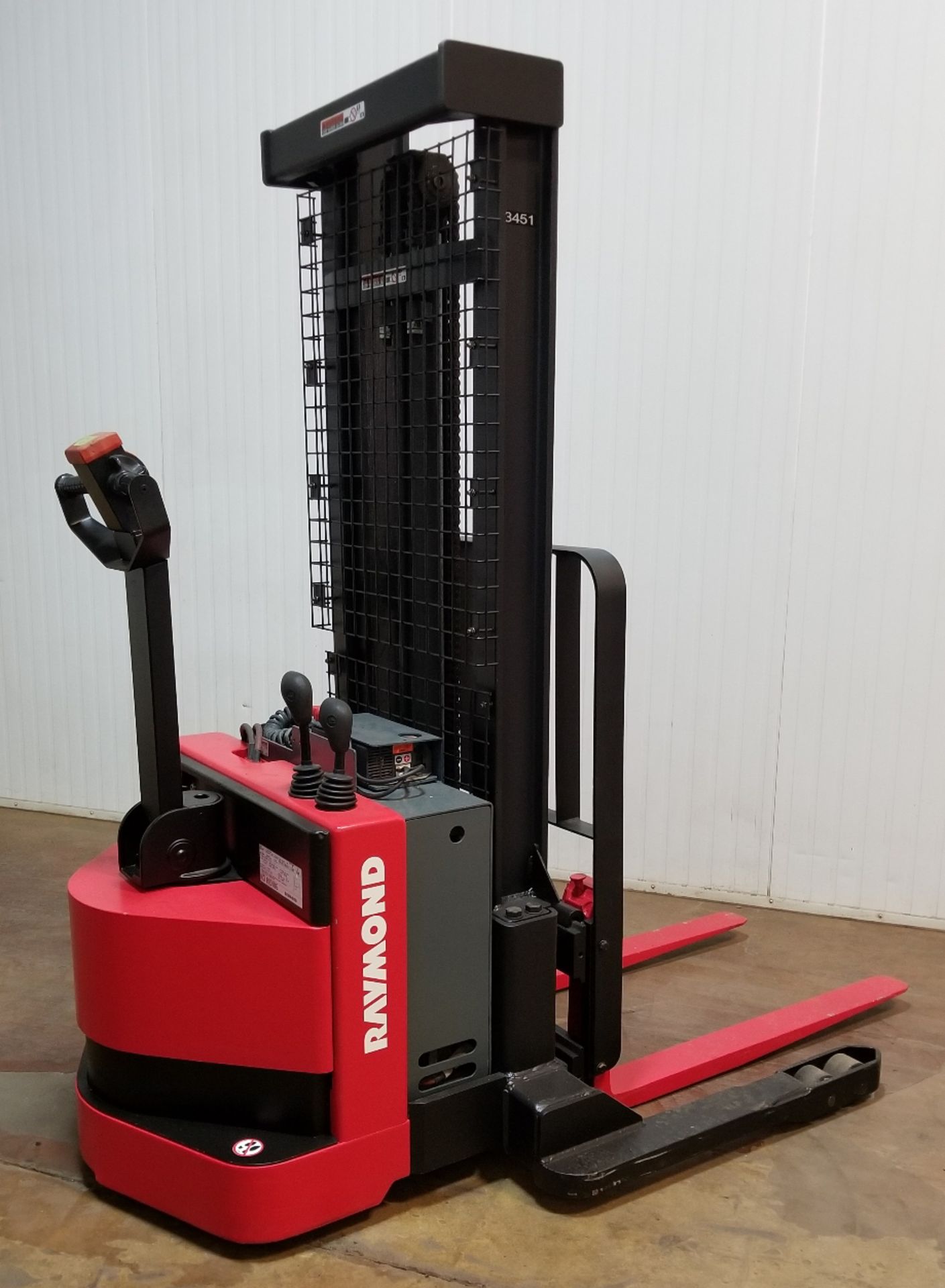 RAYMOND (2003) RSS40 3,750 LB. CAPACITY 24V WALK-BEHIND ELECTRIC PALLET STACKER WITH 128" MAX. - Image 2 of 2