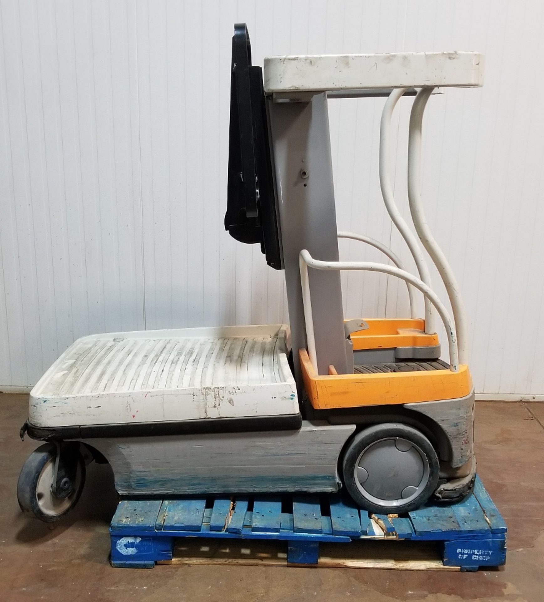 CROWN (2011) WAV50-118 250 LB. CAPACITY 24V ELECTRIC ORDER PICKER WITH 118" MAX. LIFT HEIGHT,