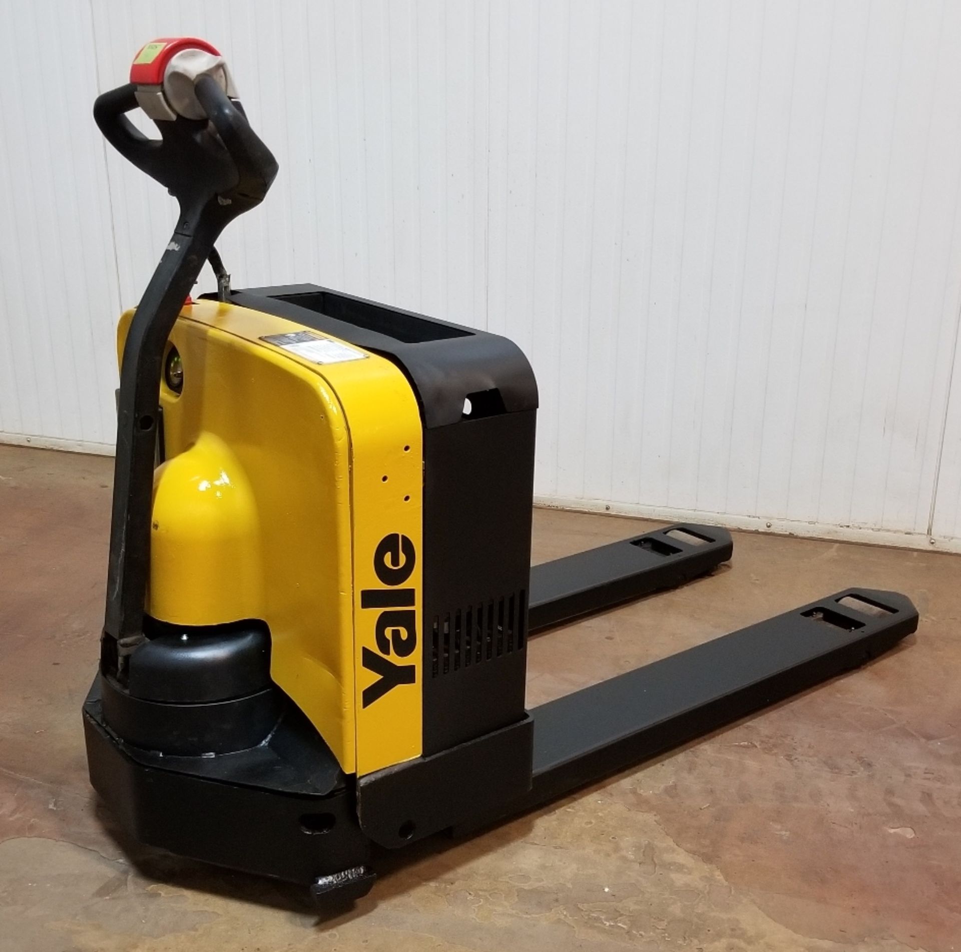 YALE (2009) MPB040-EN24T2748 4,000 LB. CAPACITY 24V ELECTRIC WALK-BEHIND PALLET JACK WITH BUILT-IN