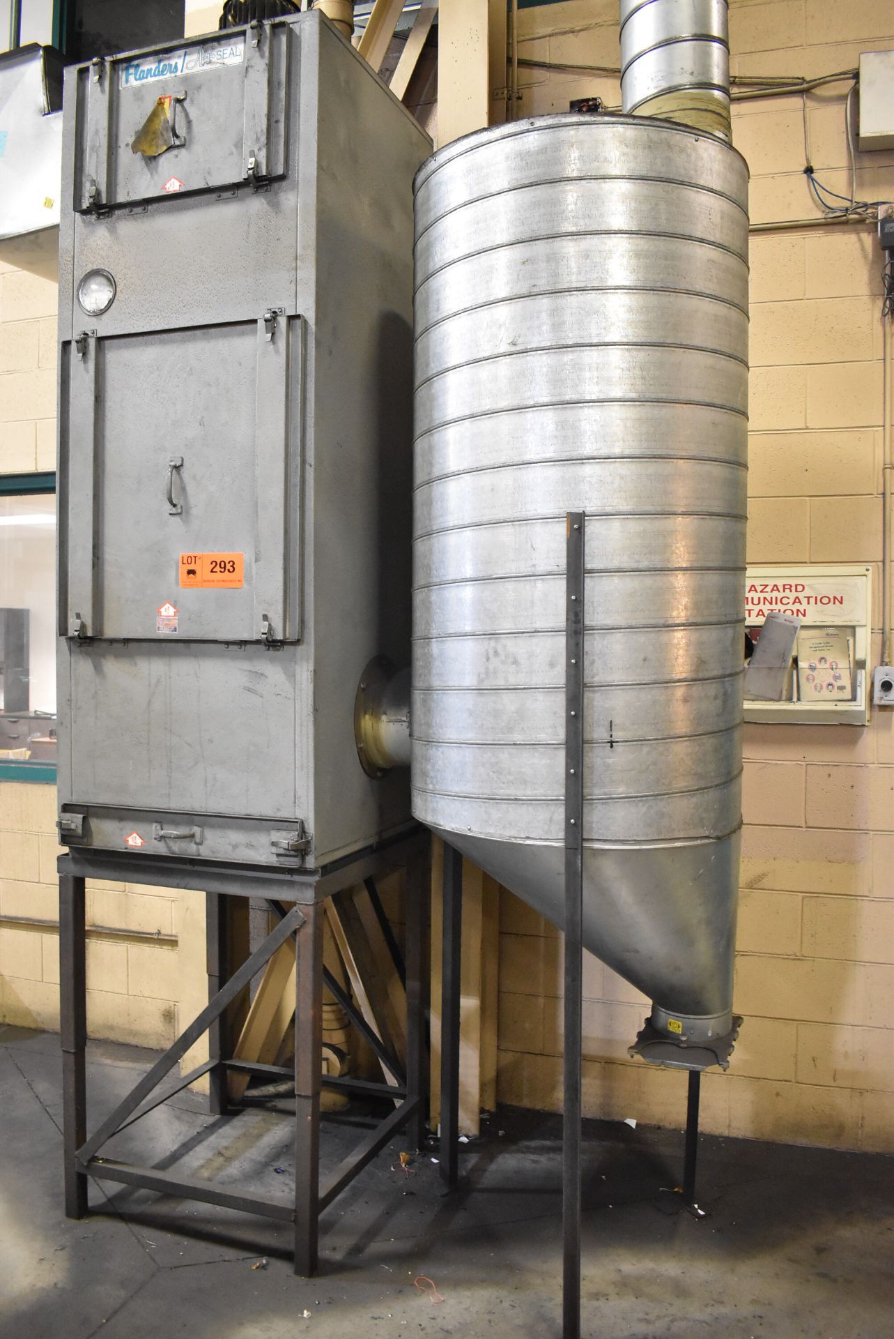 FLANDERS AIR SEAL DUST COLLECTOR WITH PIPING, S/N N/A (CI) [RIGGING FEE FOR LOT #293 - $450 CAD PLUS - Image 2 of 4