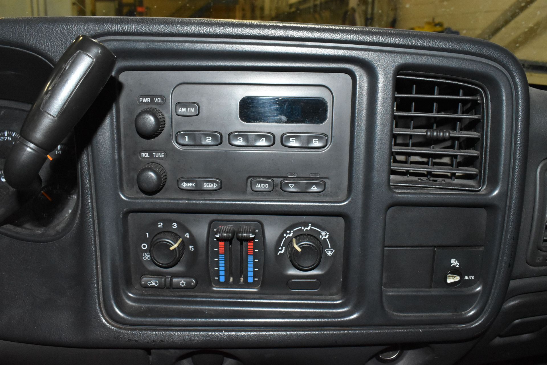 CHEVROLET (2003) SILVERADO 1500 PICKUP TRUCK WITH 4.3L 6 CYL. GAS ENGINE, AUTOMATIC TRANSMISSION, - Image 9 of 12