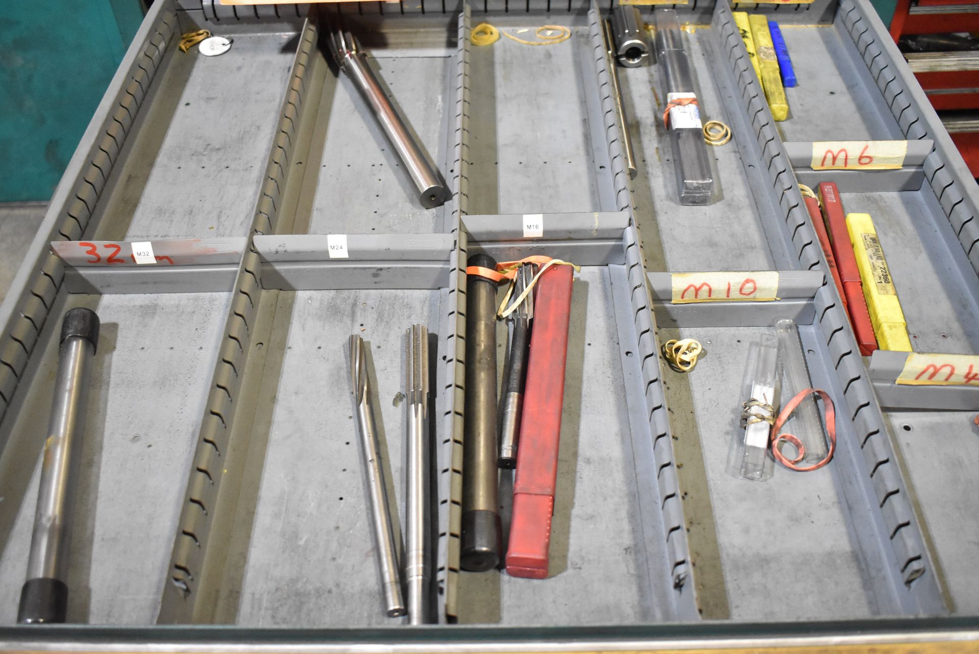 LOT/ CONTENTS OF TOOL CABINET - INCLUDING TAPS, REAMERS, DRILLS, SANDING & GRINDING PERISHABLES, - Image 4 of 10