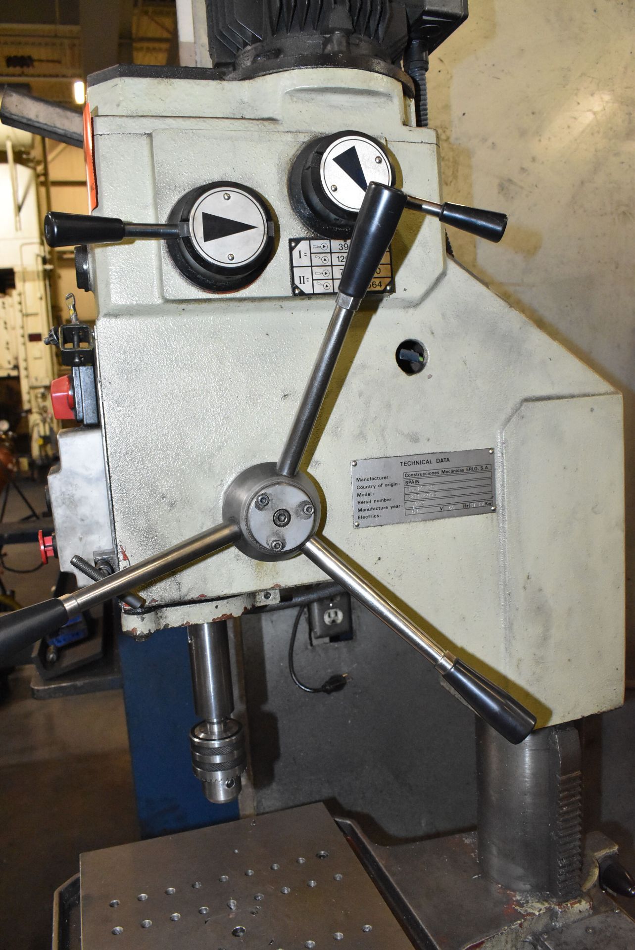 ERCO TS-25/32 GEAR HEAD DRILL WITH 13.5" X 16" TABLE, 12" THROAT, SPEEDS TO 2520 RPM, S/N 1813- - Image 3 of 5