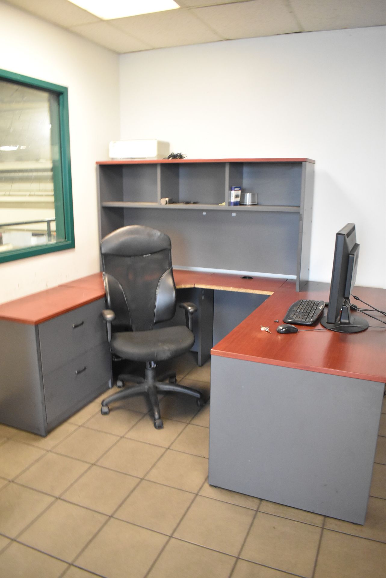 LOT/ CONTENTS OF OFFICE - FURNITURE ONLY (NO COMPUTERS) - Image 6 of 6