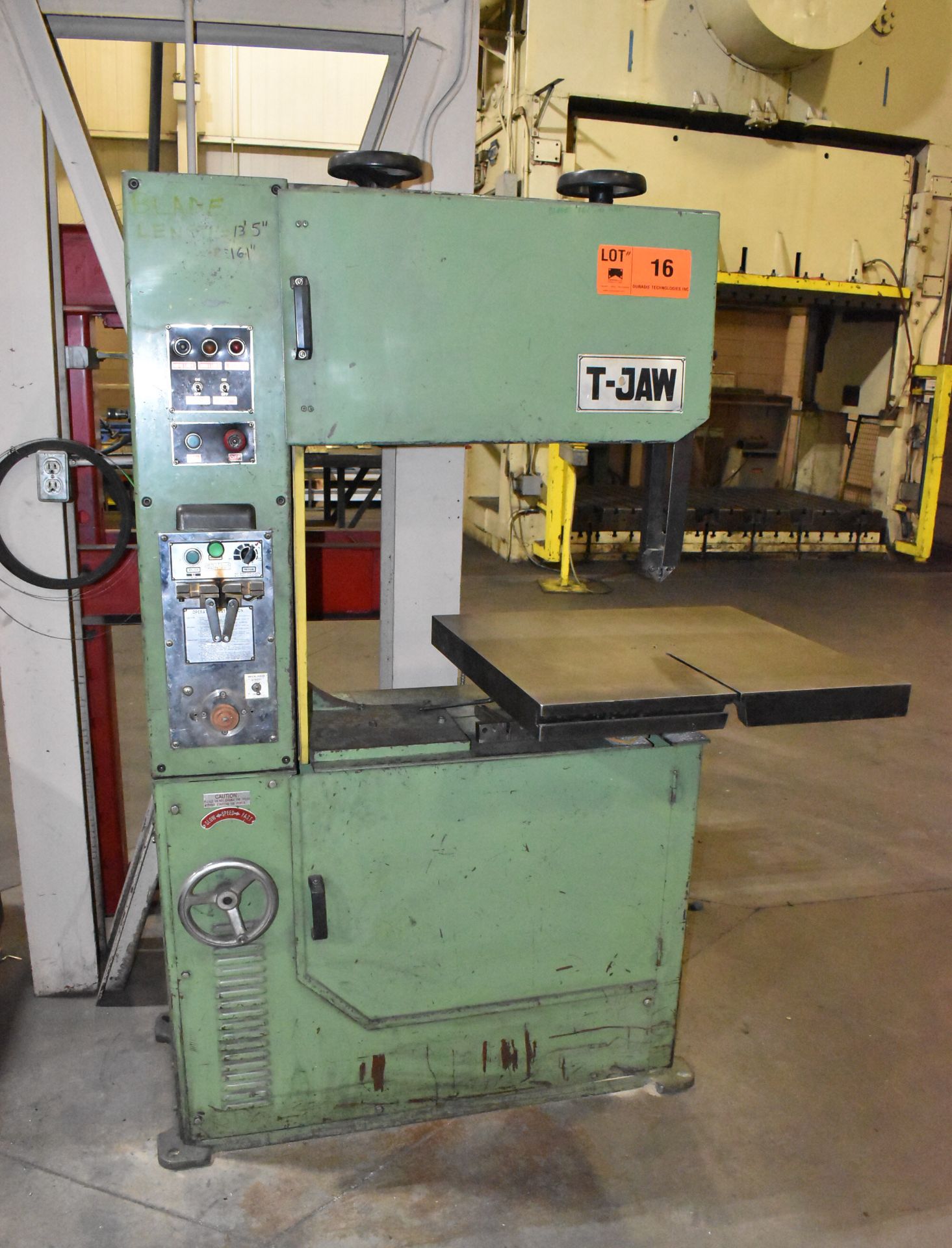 T-JAW 700 VERTICAL BAND SAW WITH 29" X 27" TABLE, 28" THROAT, 16" MAX. WORKPIECE HEIGHT, BLADE - Image 2 of 5