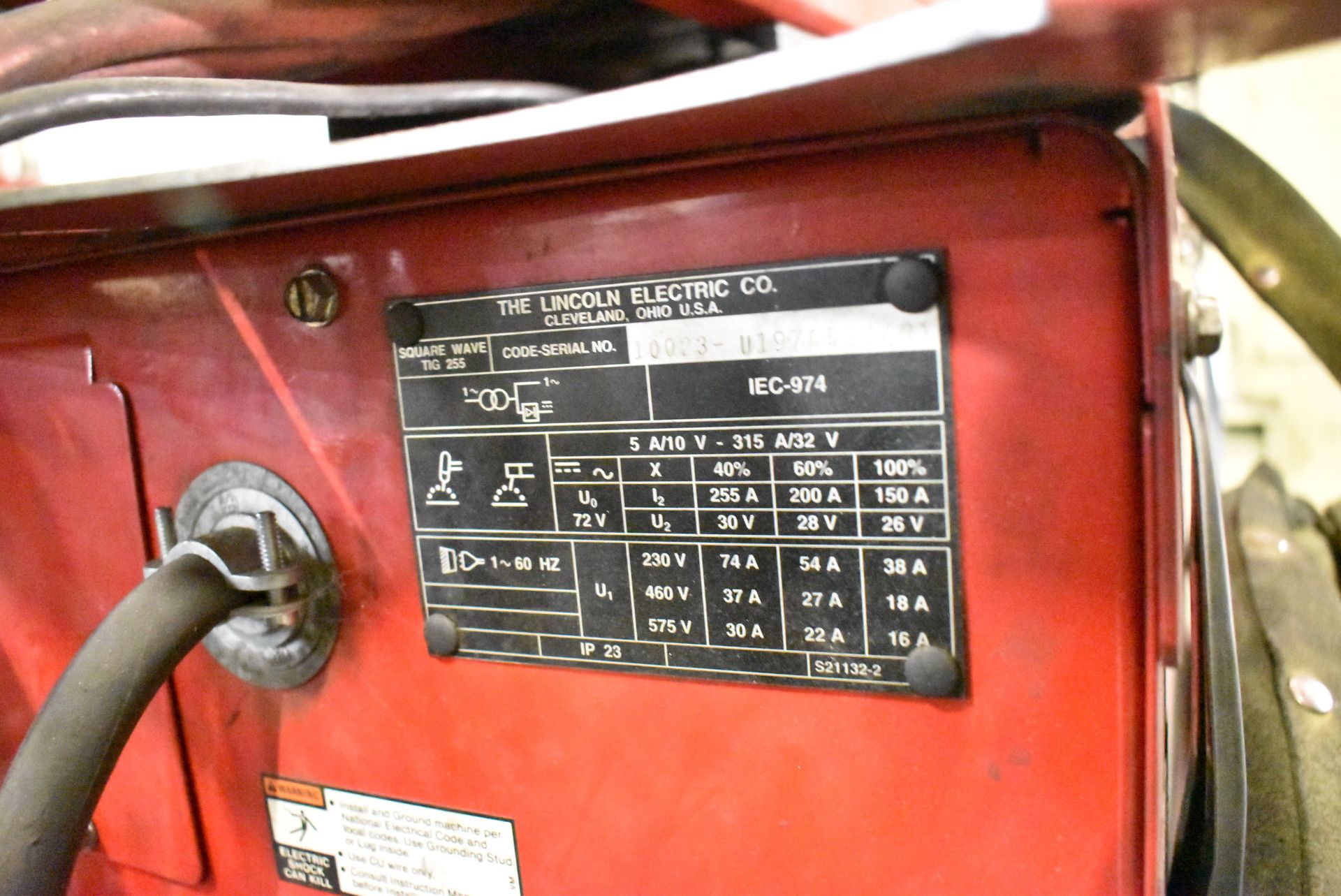 LINCOLN ELECTRIC SQUAREWAVE TIG 255 DIGITAL TIG WELDER WITH LINCOLN ELECTRIC CHILLER, CABLES & - Image 5 of 5